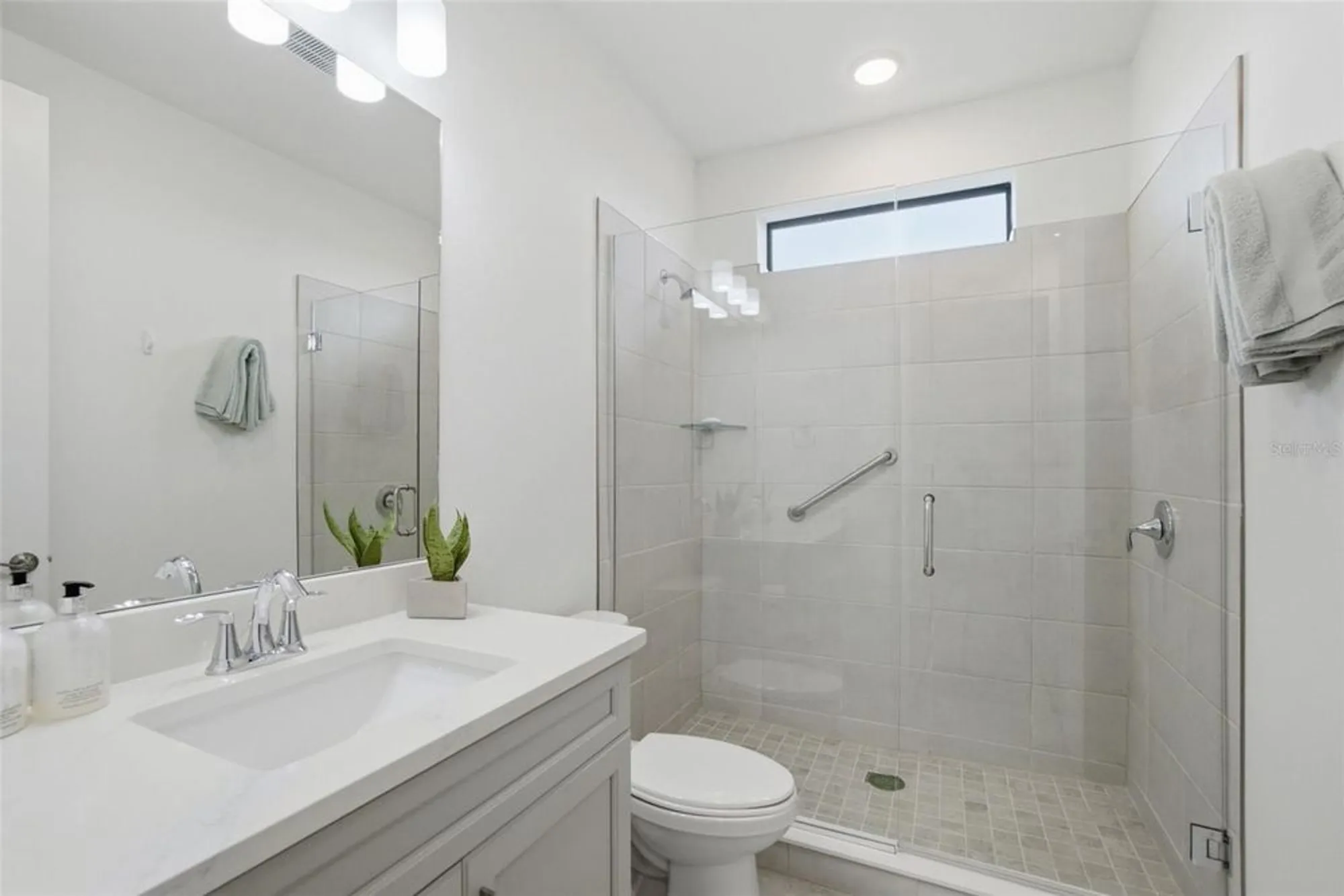 Property Slideshow image 42 of 71 | 5027 kiva cir, Bradenton, FL, 34211