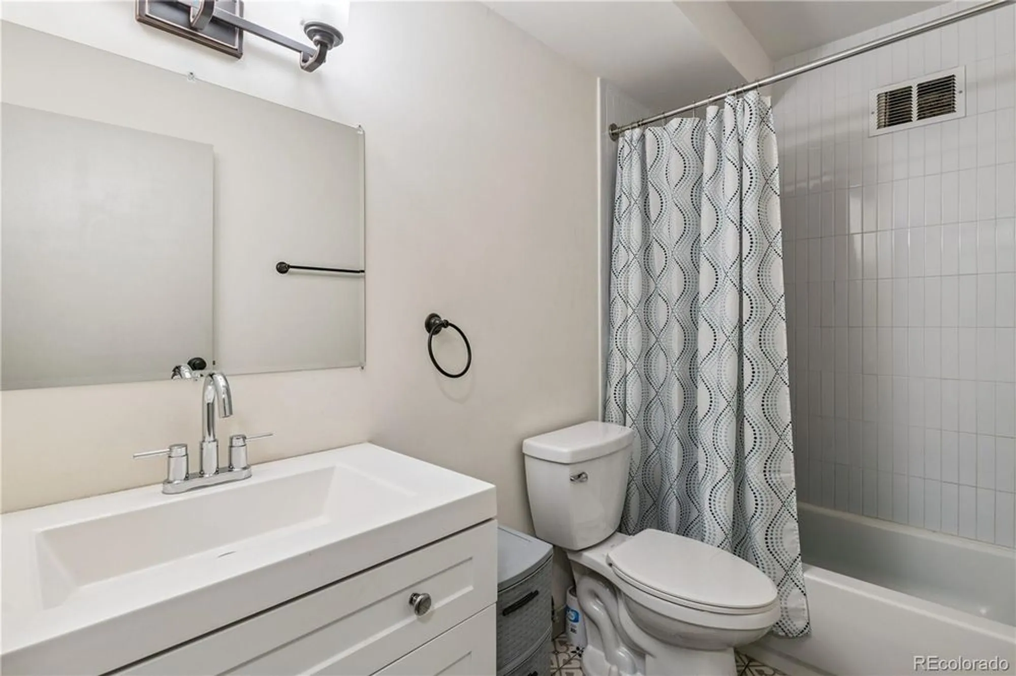 Property Slideshow image 17 of 49 | 300 s clinton st 8c, Denver, CO, 80247