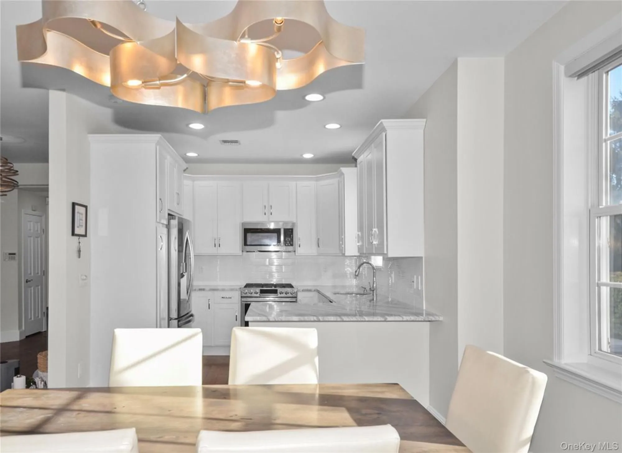 Property Slideshow image 11 of 28 | 736 verona dr, Melville, NY, 11747