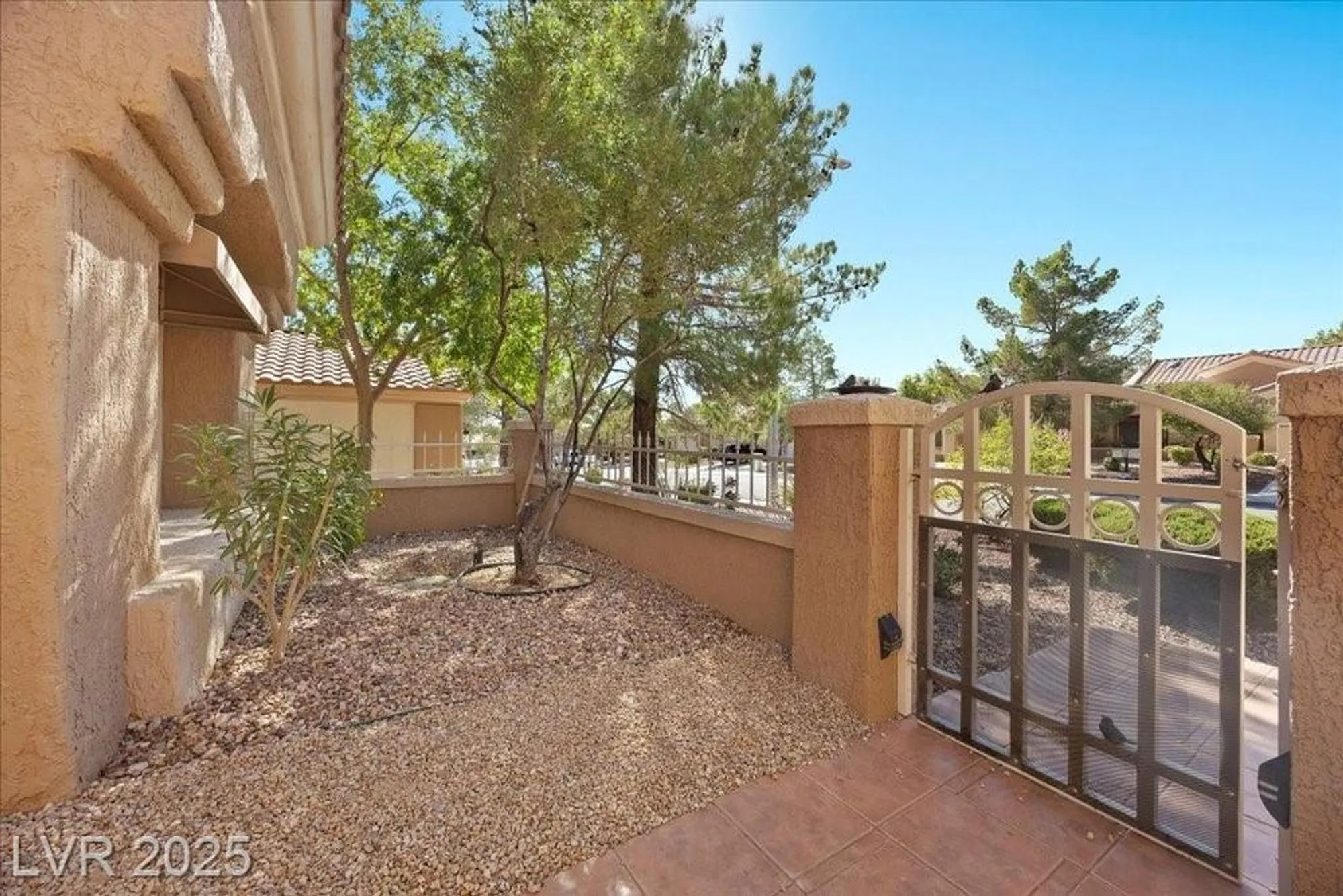 Property Slideshow image 8 of 33 | 9352 villa ridge dr, Las Vegas, NV, 89134