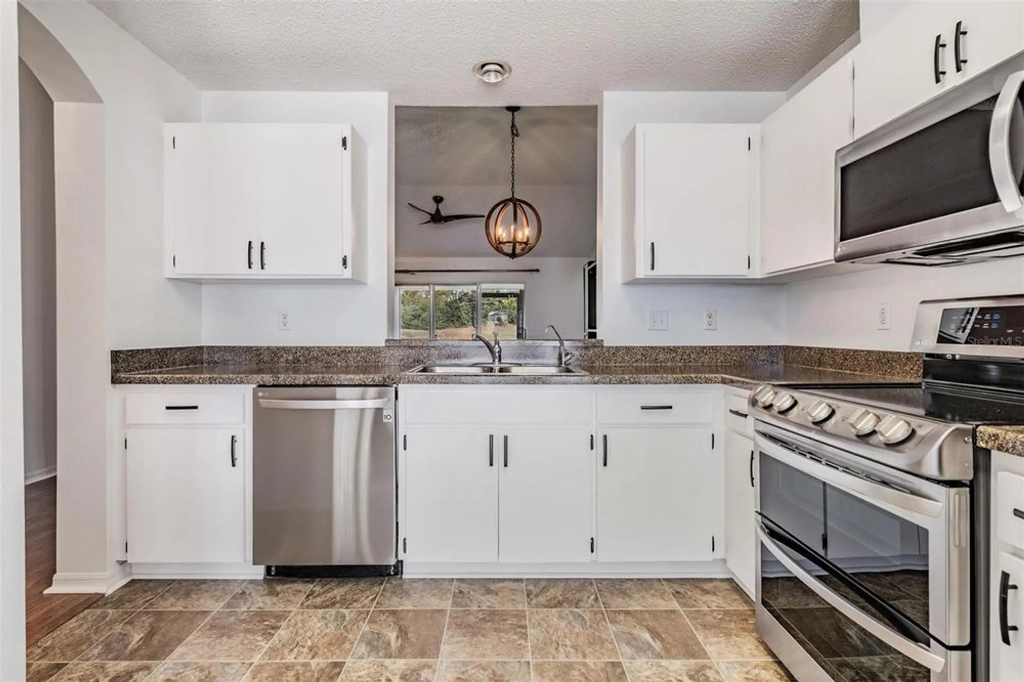 Property Slideshow image 18 of 62 | 2335 e del webb blvd, Sun City Center, FL, 33573