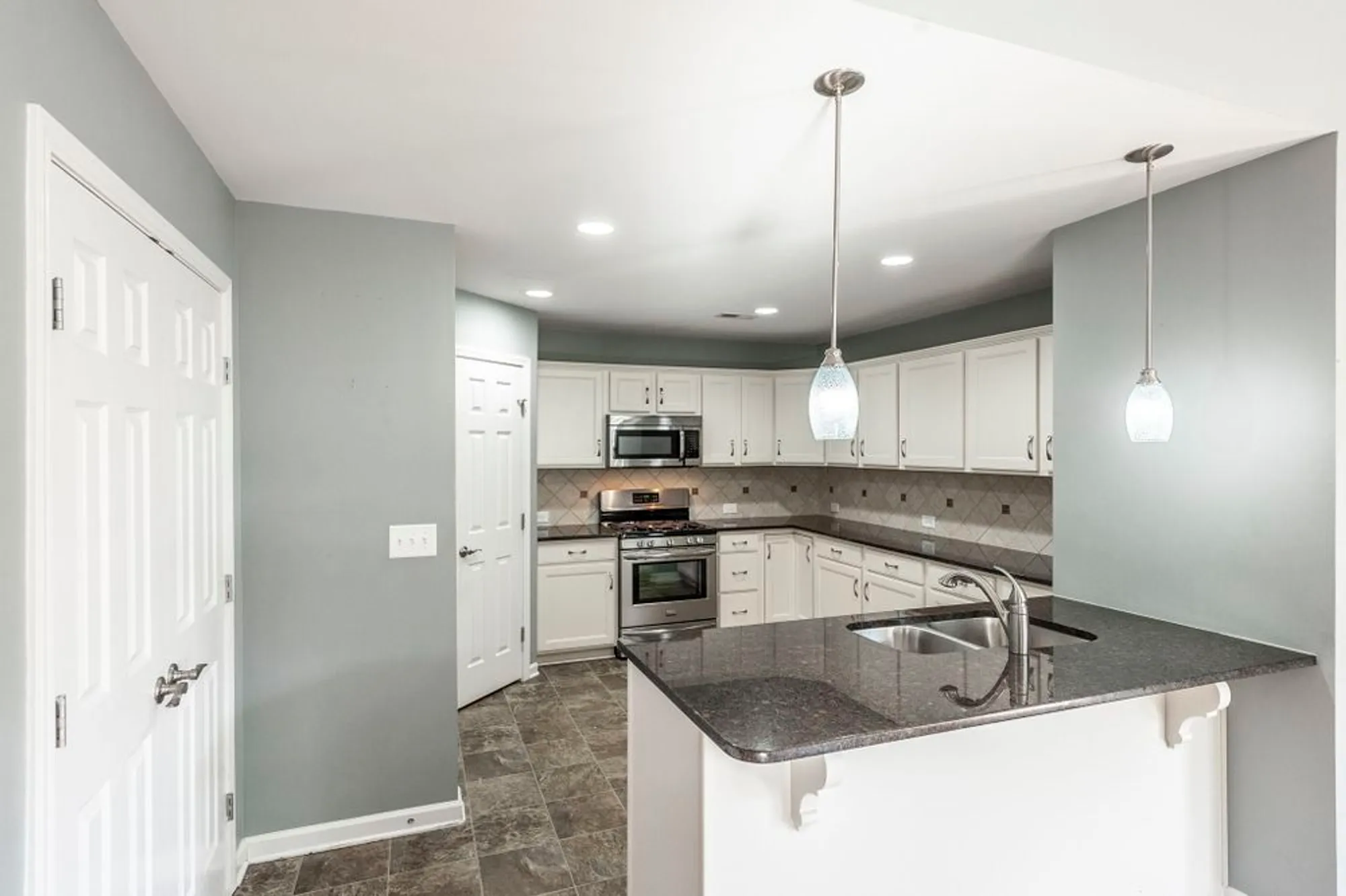 Property Slideshow image 12 of 35 | 395 devon chase hl unit 3001, Gallatin, TN, 37066