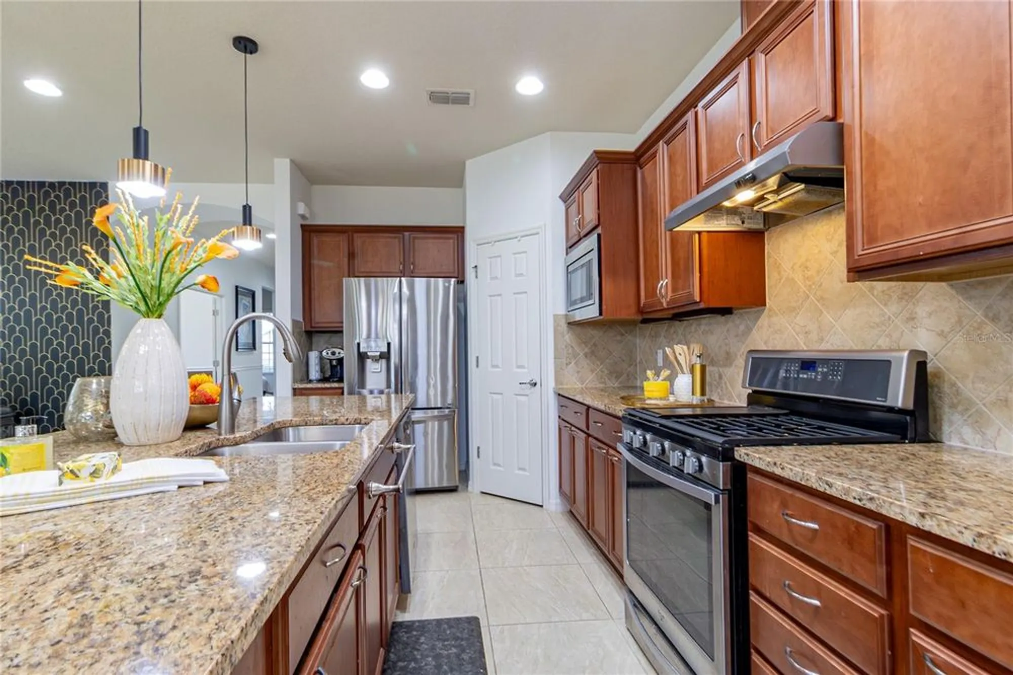 Property Slideshow image 14 of 41 | 333 navarra ln, Davenport, FL, 33837