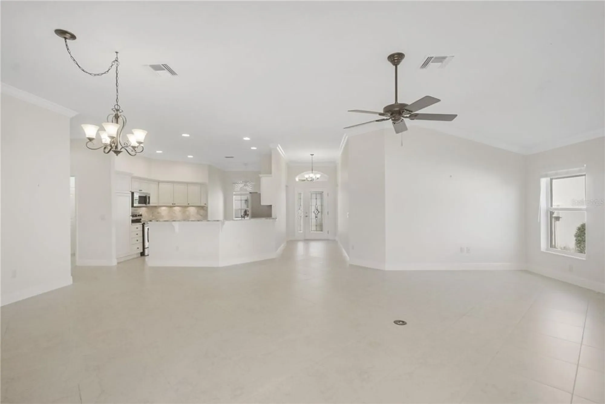 Property Slideshow image 15 of 44 | 445 society hill cir, The Villages, FL, 32162