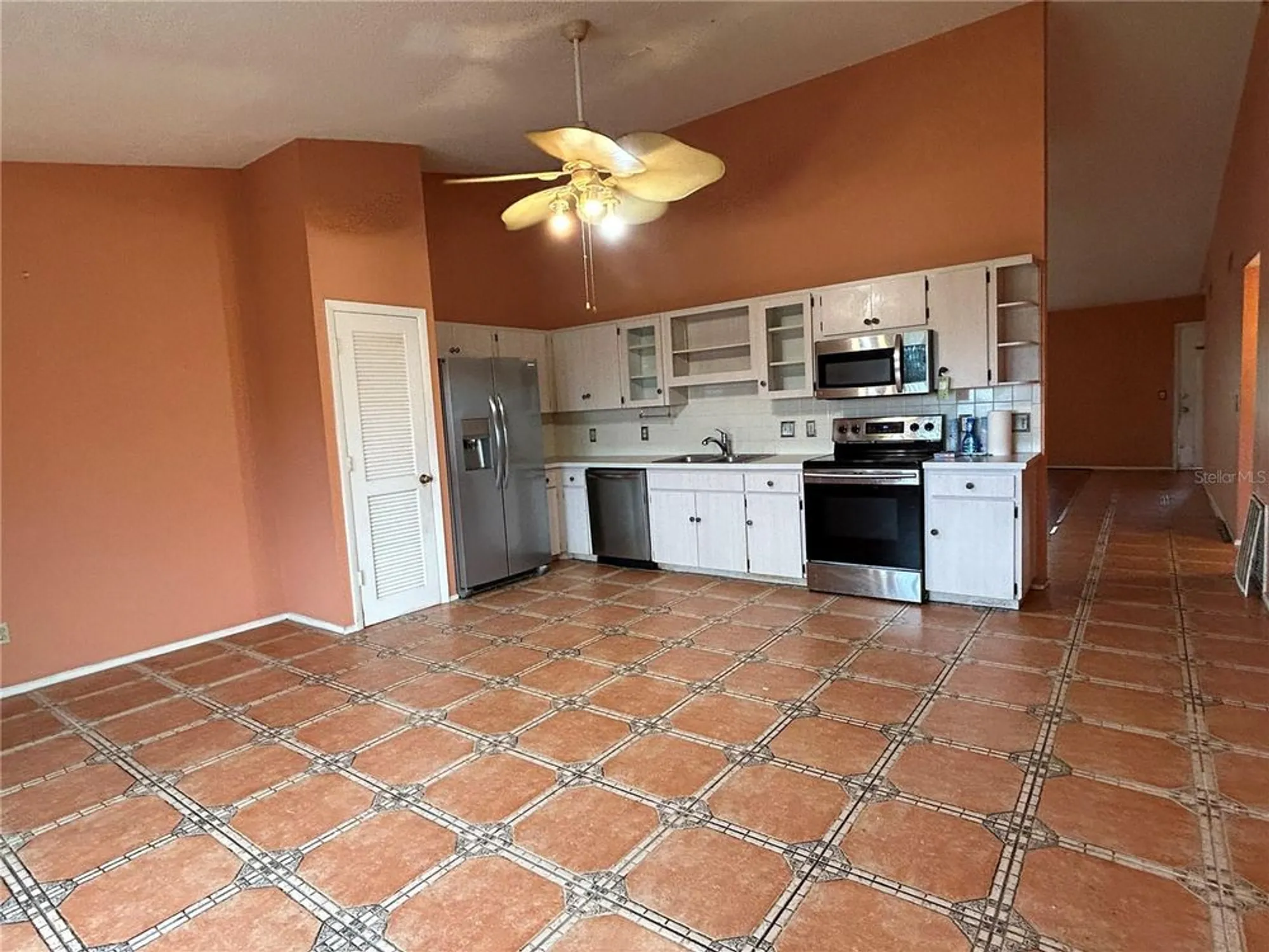 Property Slideshow image 11 of 34 | 2221 norwegian dr 57, Clearwater, FL, 33763