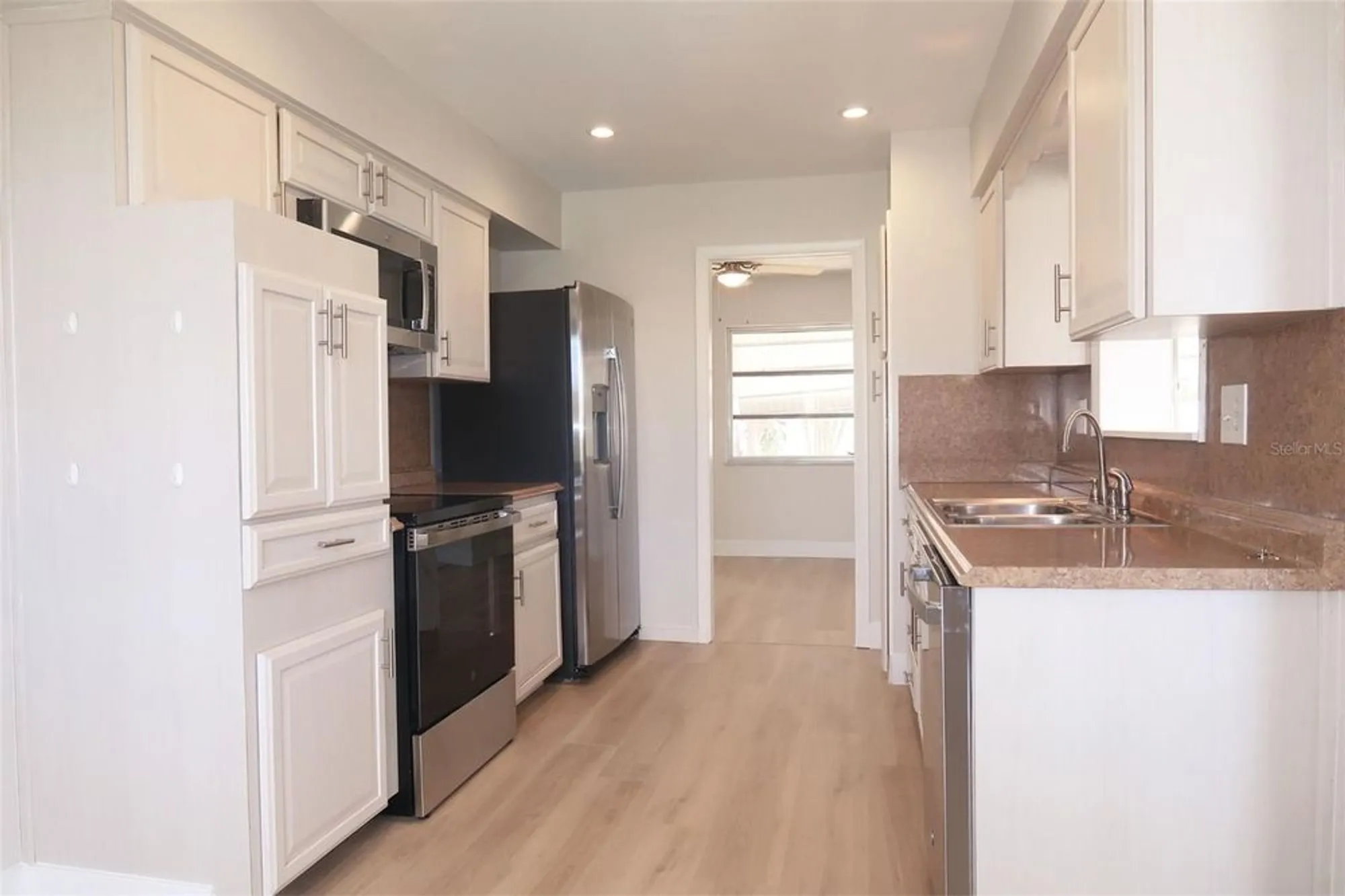 Property Slideshow image 20 of 30 | 806 oakmont ave, Sun City Center, FL, 33573