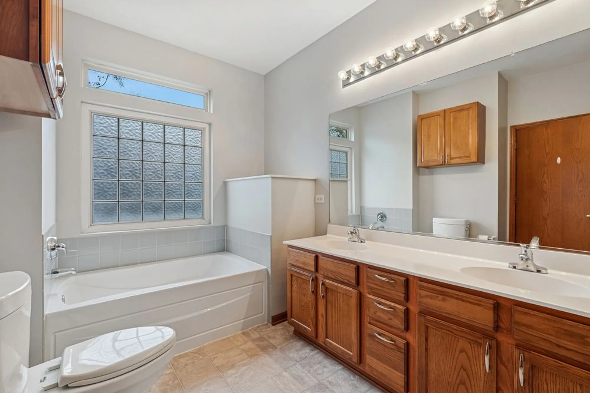 Property Slideshow image 11 of 19 | 21308 brush lake dr, Crest Hill, IL, 60403