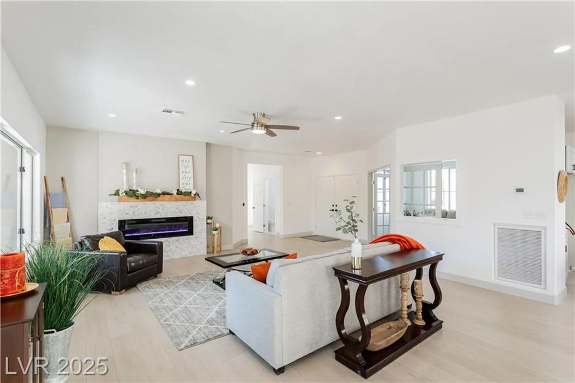 Property Slideshow image 23 of 72 | 2589 evansville ave, Henderson, NV, 89052