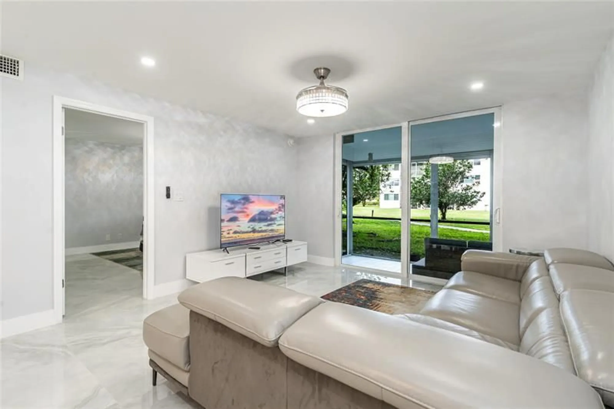 Property Slideshow image 16 of 63 | 9523 s hollybrook lake dr 102, Pembroke Pines, FL, 33025
