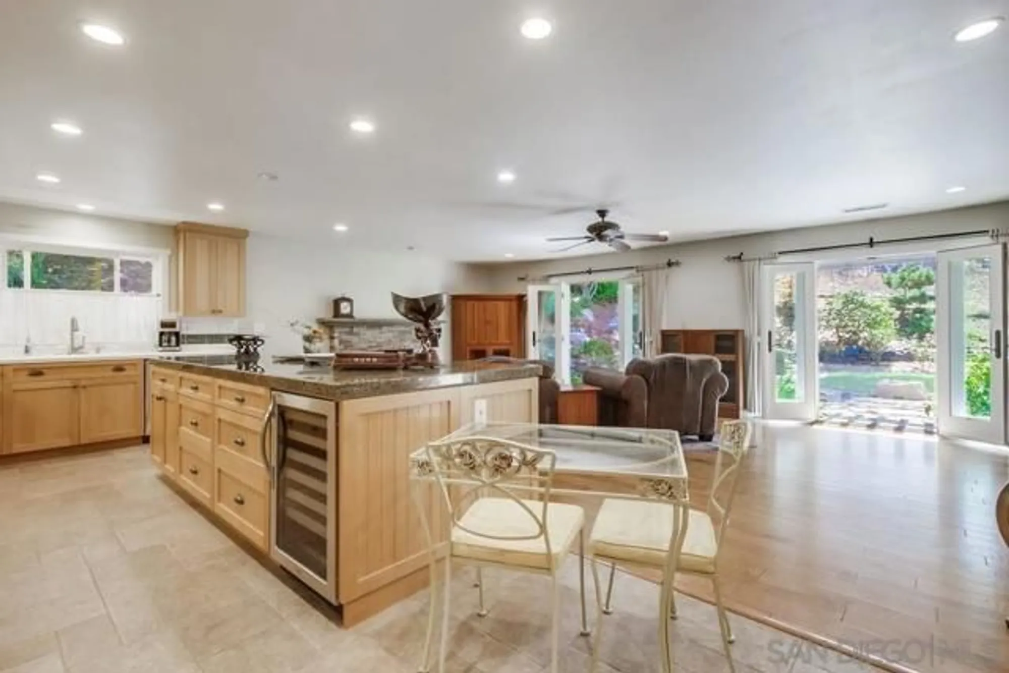 Property Slideshow image 16 of 44 | 1454 la plaza dr, San Marcos, CA, 92078