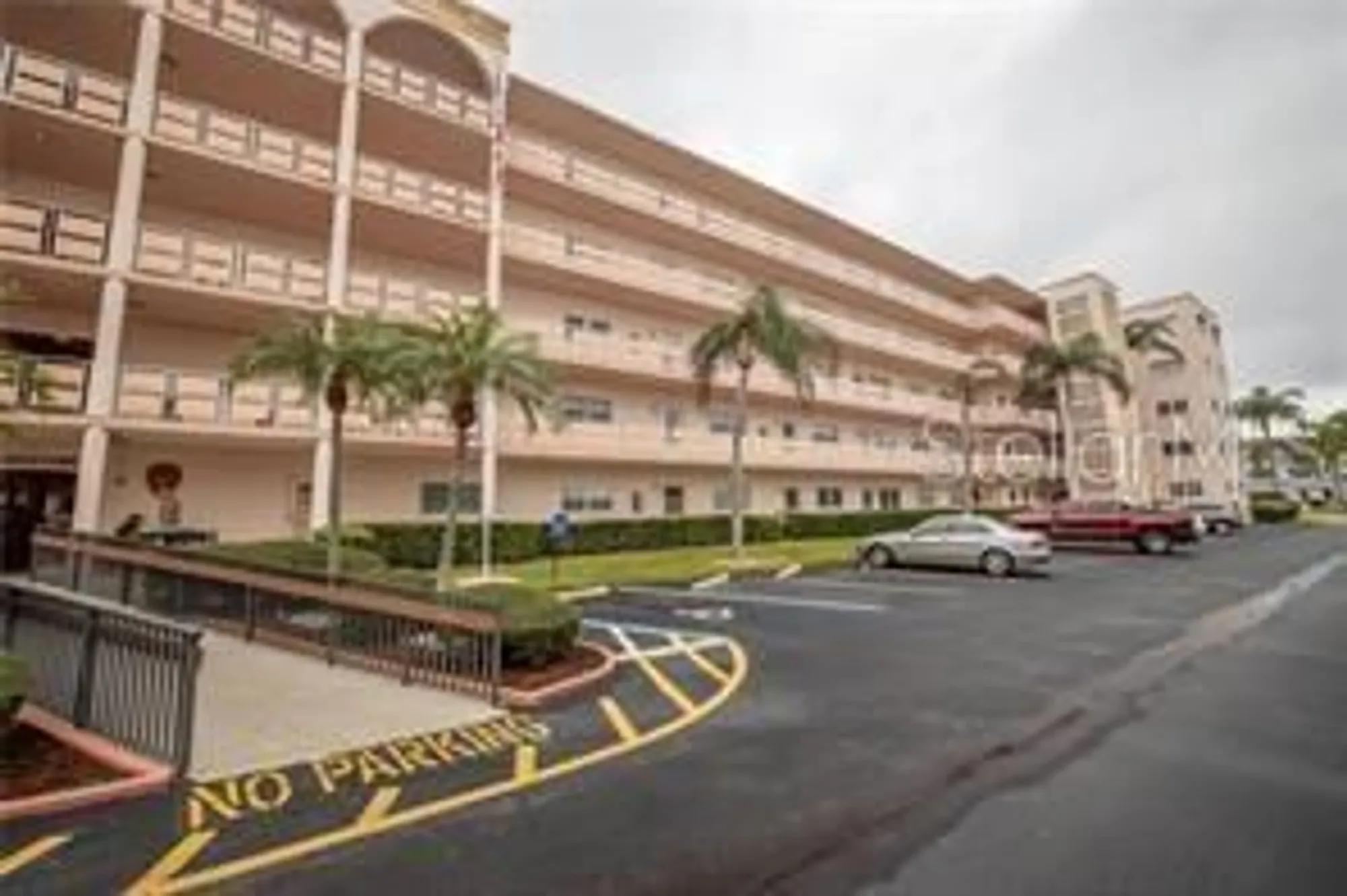 Property Slideshow image 2 of 37 | 5623 80th st n unit 505, Saint Petersburg, FL, 33709