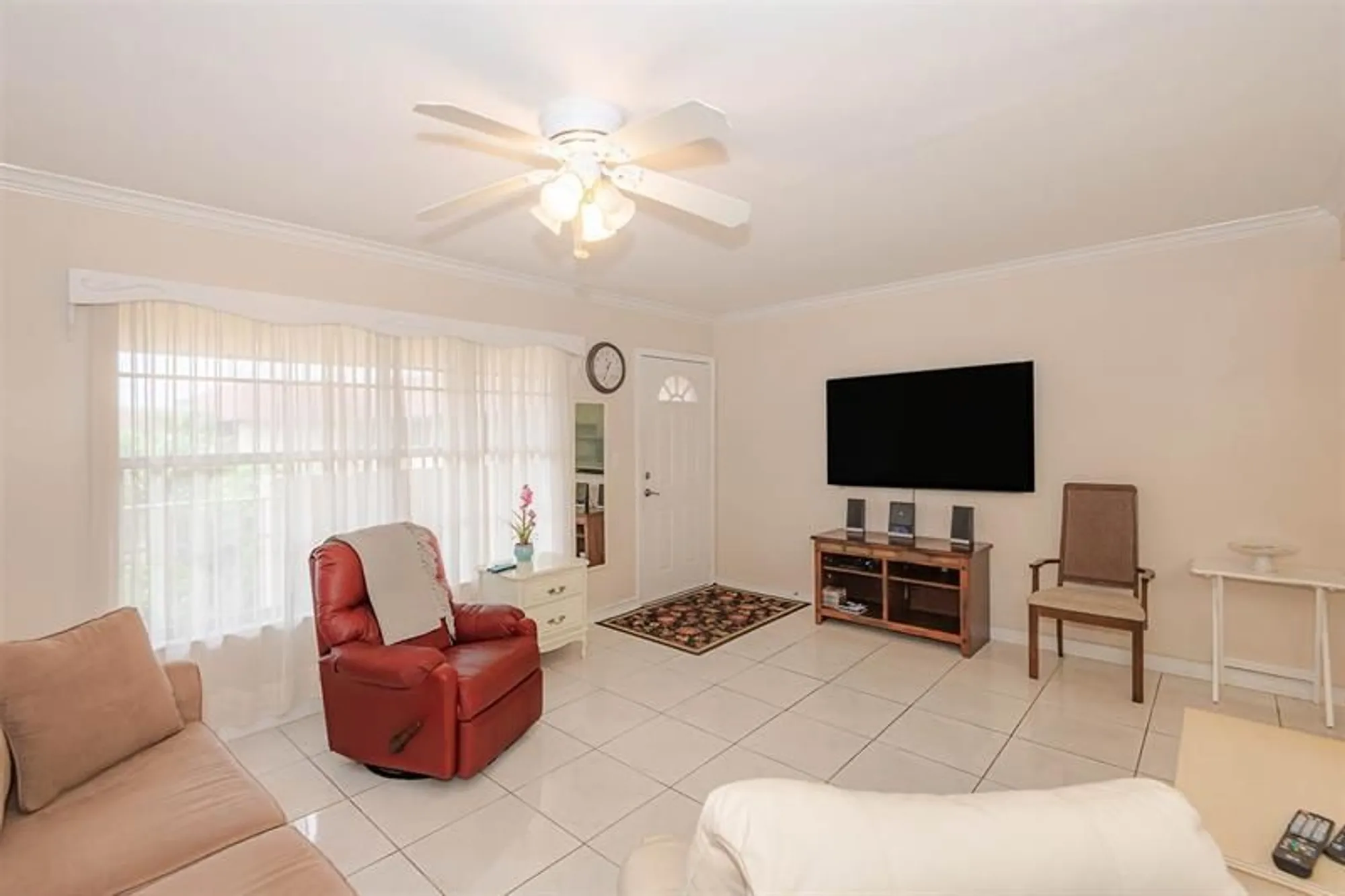 Property Slideshow image 13 of 36 | 3071 nw 47th ter 317, Lauderdale Lakes, FL, 33313