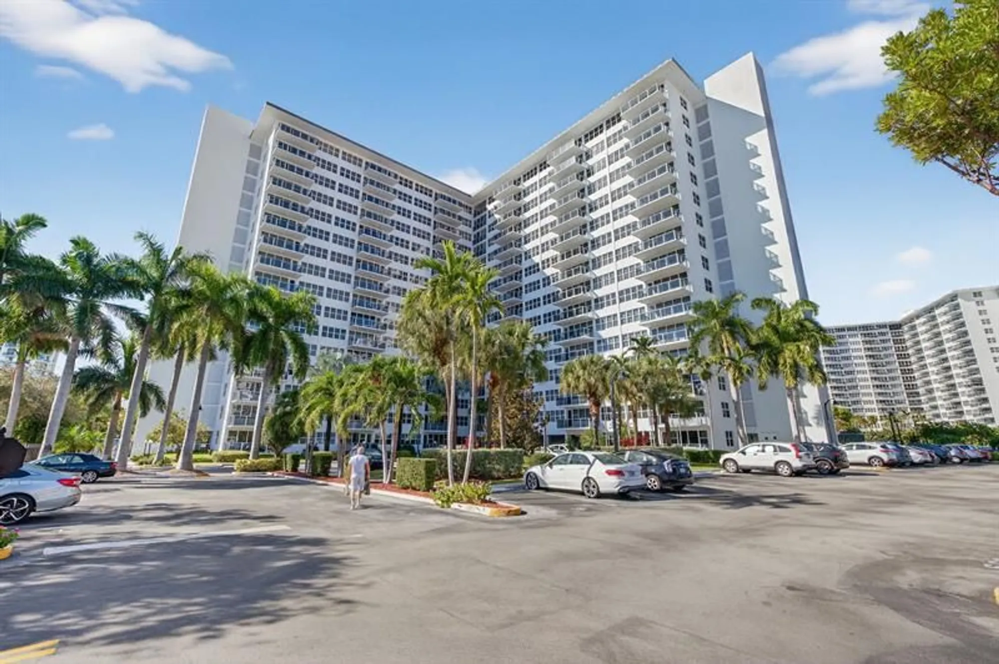 Property Slideshow image 1 of 39 | 3333 ne 34th st 615, Fort Lauderdale, FL, 33308