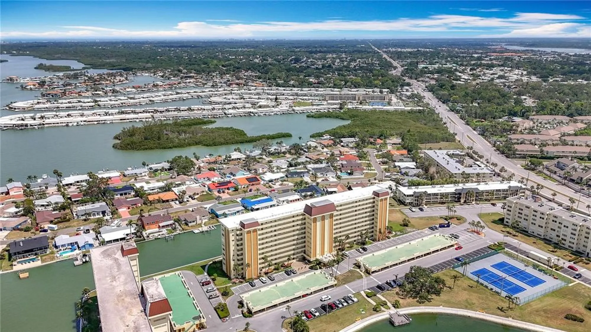 Property Slideshow image 50 of 61 | 4725 cove cir apt 908, St Petersburg, FL, 33708