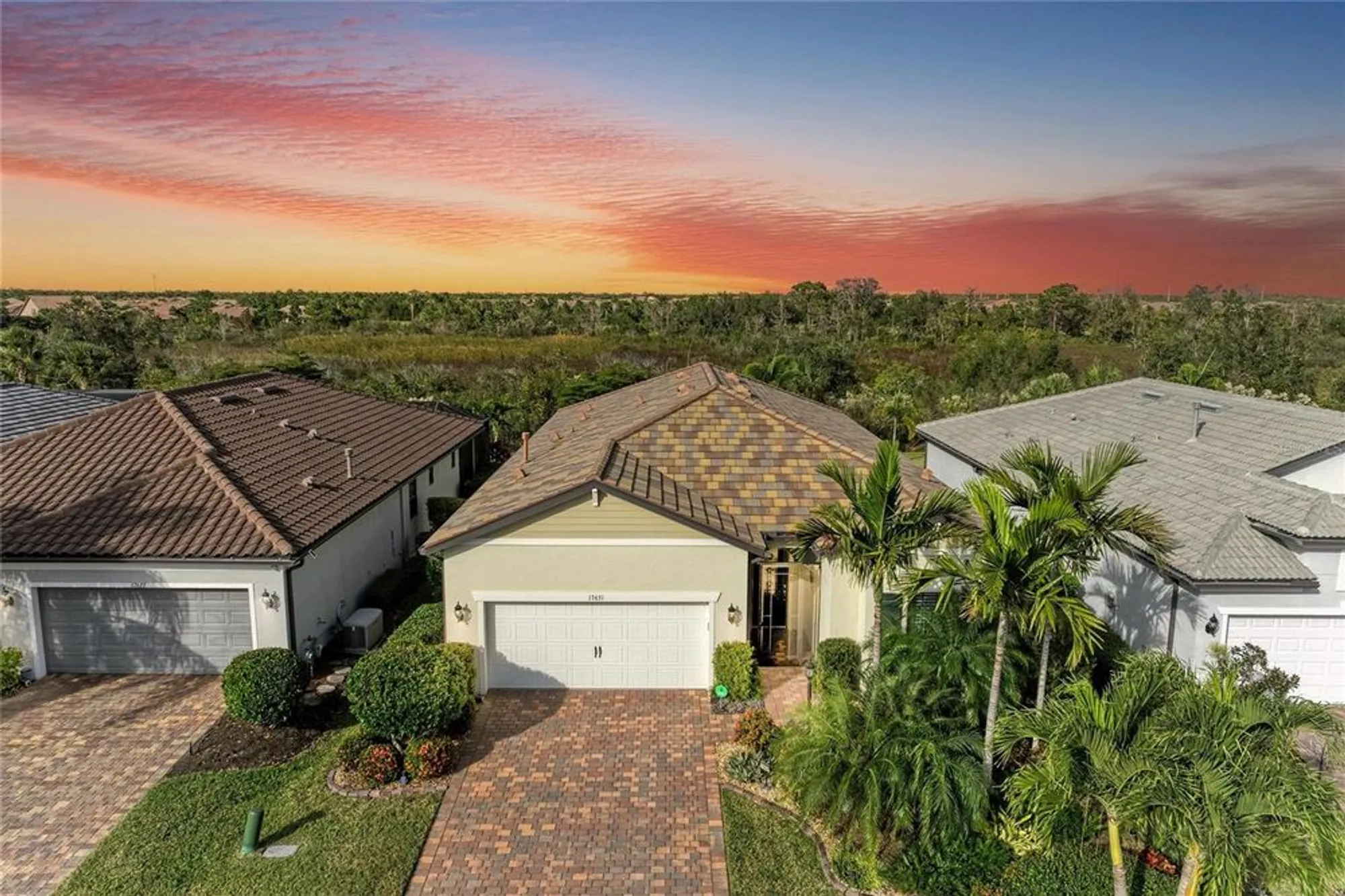 Property Slideshow image 1 of 85 | 17631 colebrook cir, Lakewood Ranch, FL, 34202