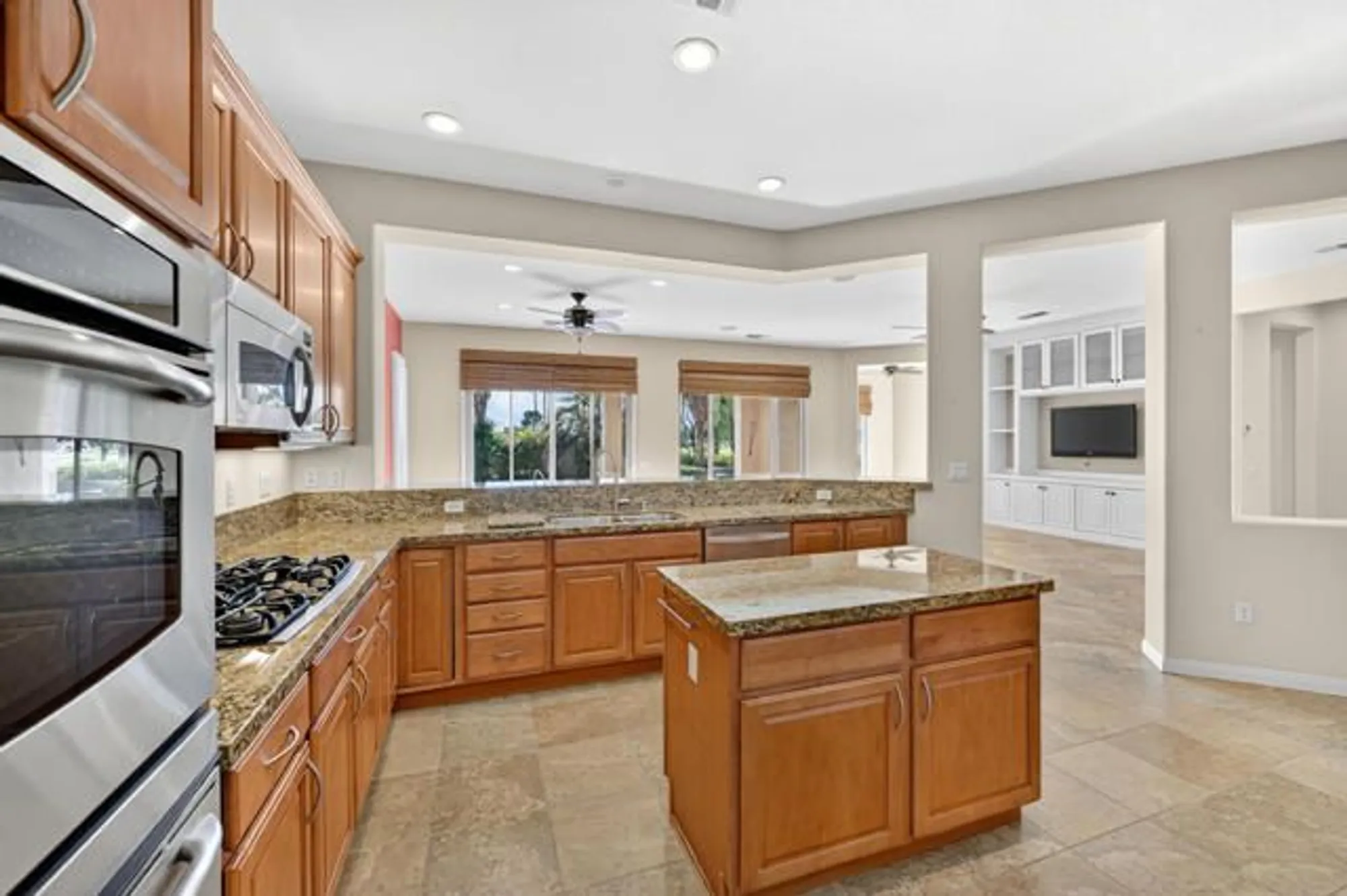 Property Slideshow image 15 of 69 | 81073 avenida tres lagunas, Indio, CA, 92203
