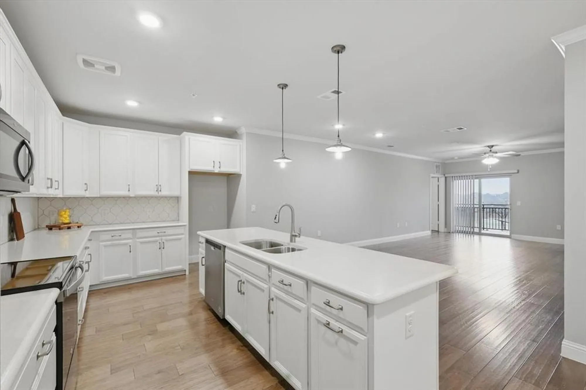 Property Slideshow image 7 of 38 | 1735 wittington pl apt 3308, Dallas, TX, 75234