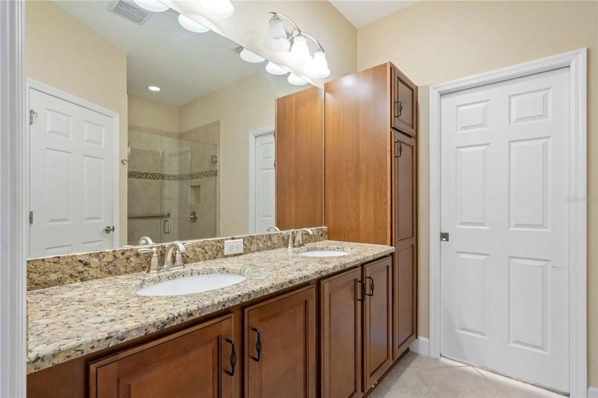 Property Slideshow image 36 of 57 | 802 chipper dr, Sun City Center, FL, 33573