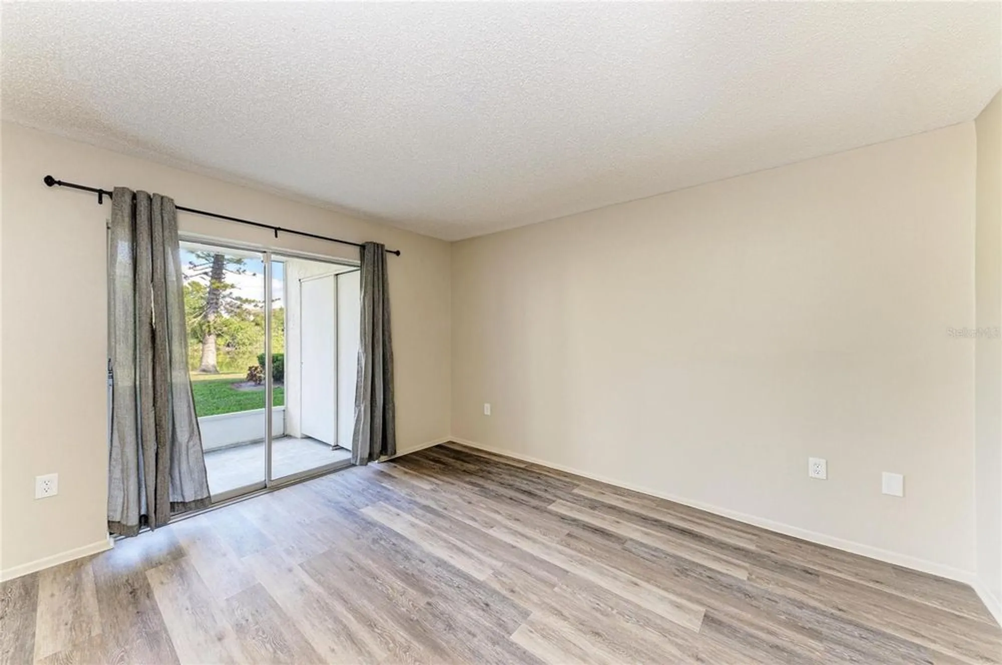 Property Slideshow image 13 of 37 | 3531 lake bayshore dr # j106, Bradenton, FL, 34205