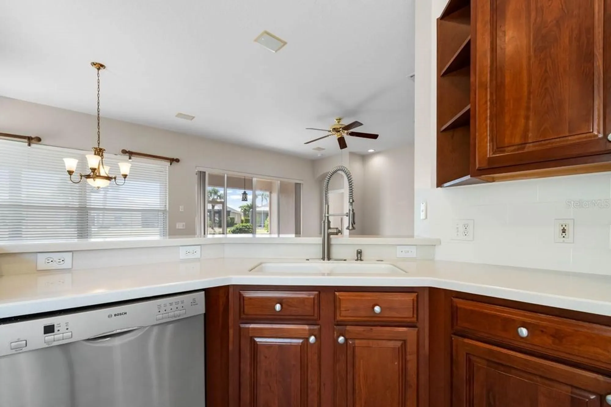 Property Slideshow image 13 of 52 | 1112 jasmine creek ct, Sun City Center, FL, 33573