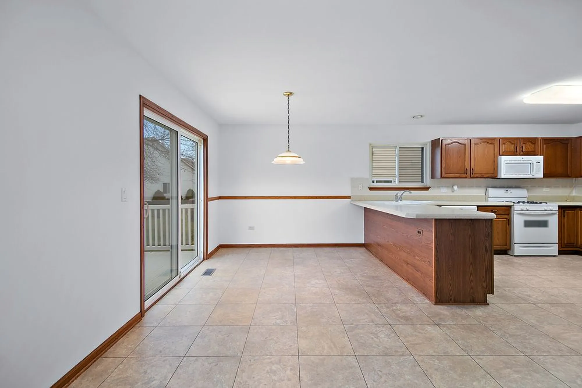 Property Slideshow image 9 of 38 | 21327 w redwood dr, Plainfield, IL, 60544