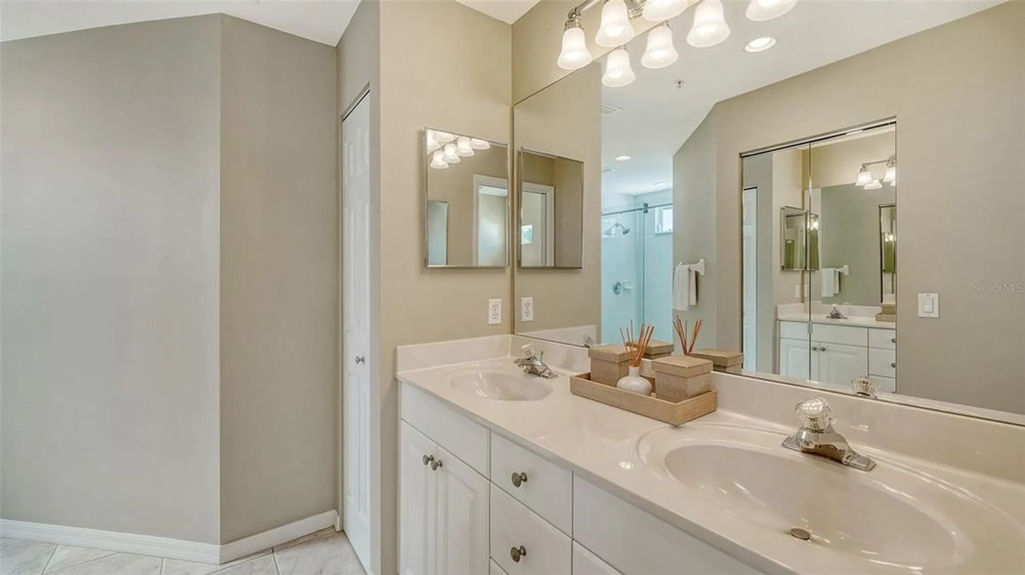 Property Slideshow image 27 of 59 | 7609 sweetbay cir # 7609, Bradenton, FL, 34203