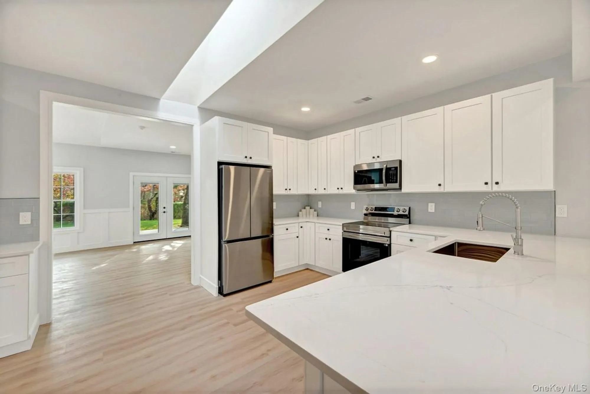 Property Slideshow image 10 of 41 | 509 oak bluff ct, Moriches, NY, 11955