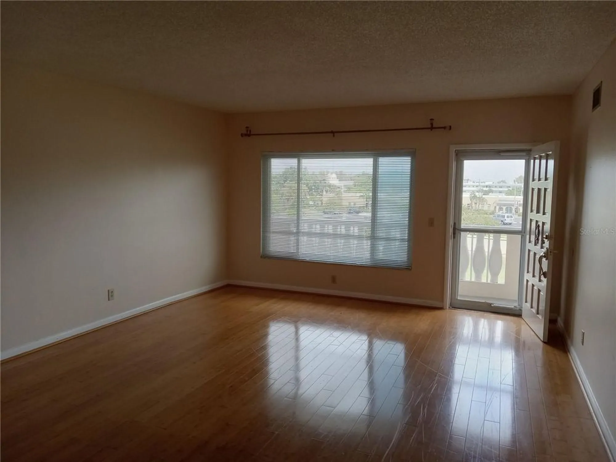 Property Slideshow image 4 of 36 | 2284 philippine dr 73, Clearwater, FL, 33763