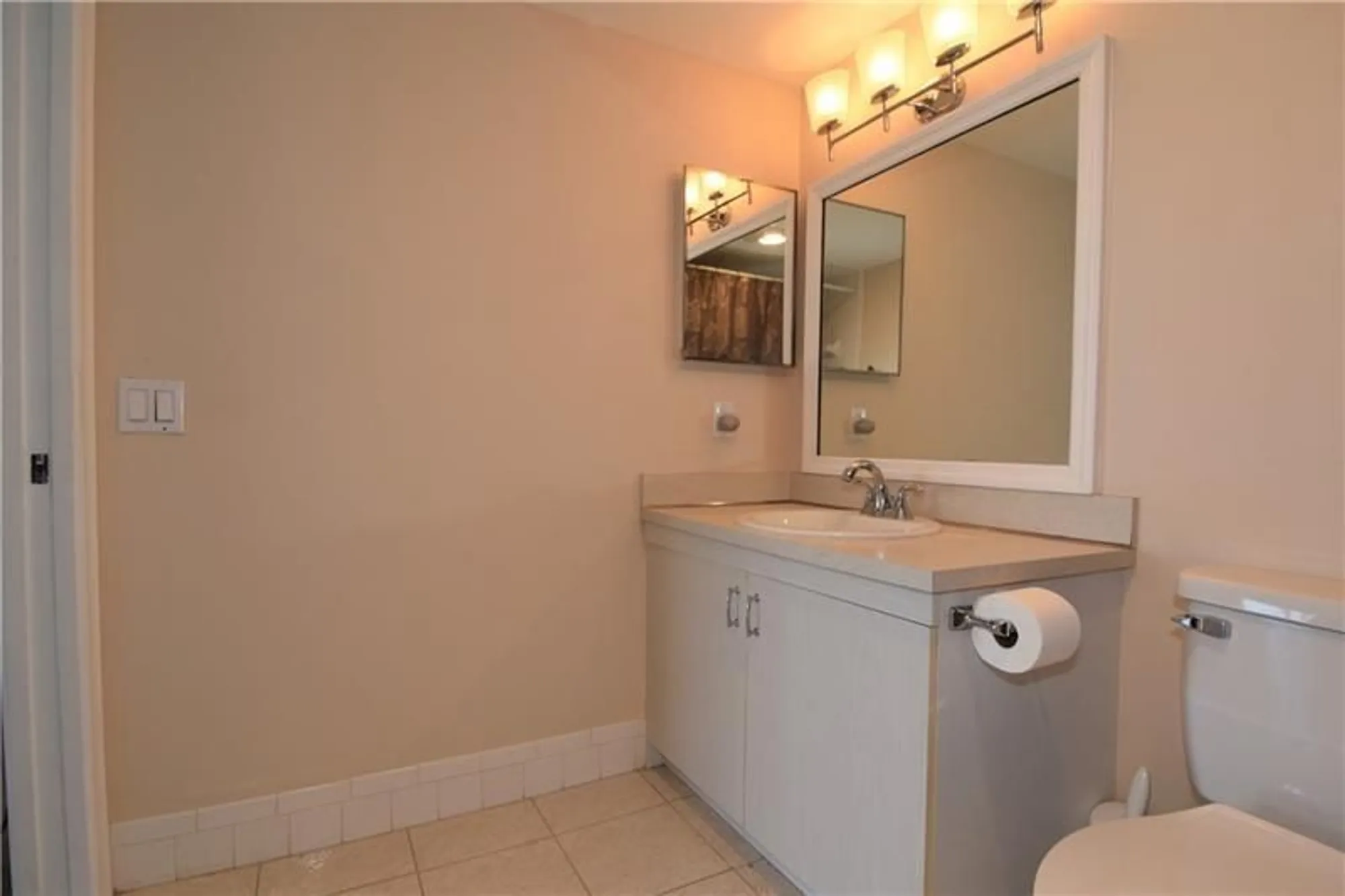 Property Slideshow image 13 of 28 | 2801 victoria way apt j4, Coconut Creek, FL, 33066