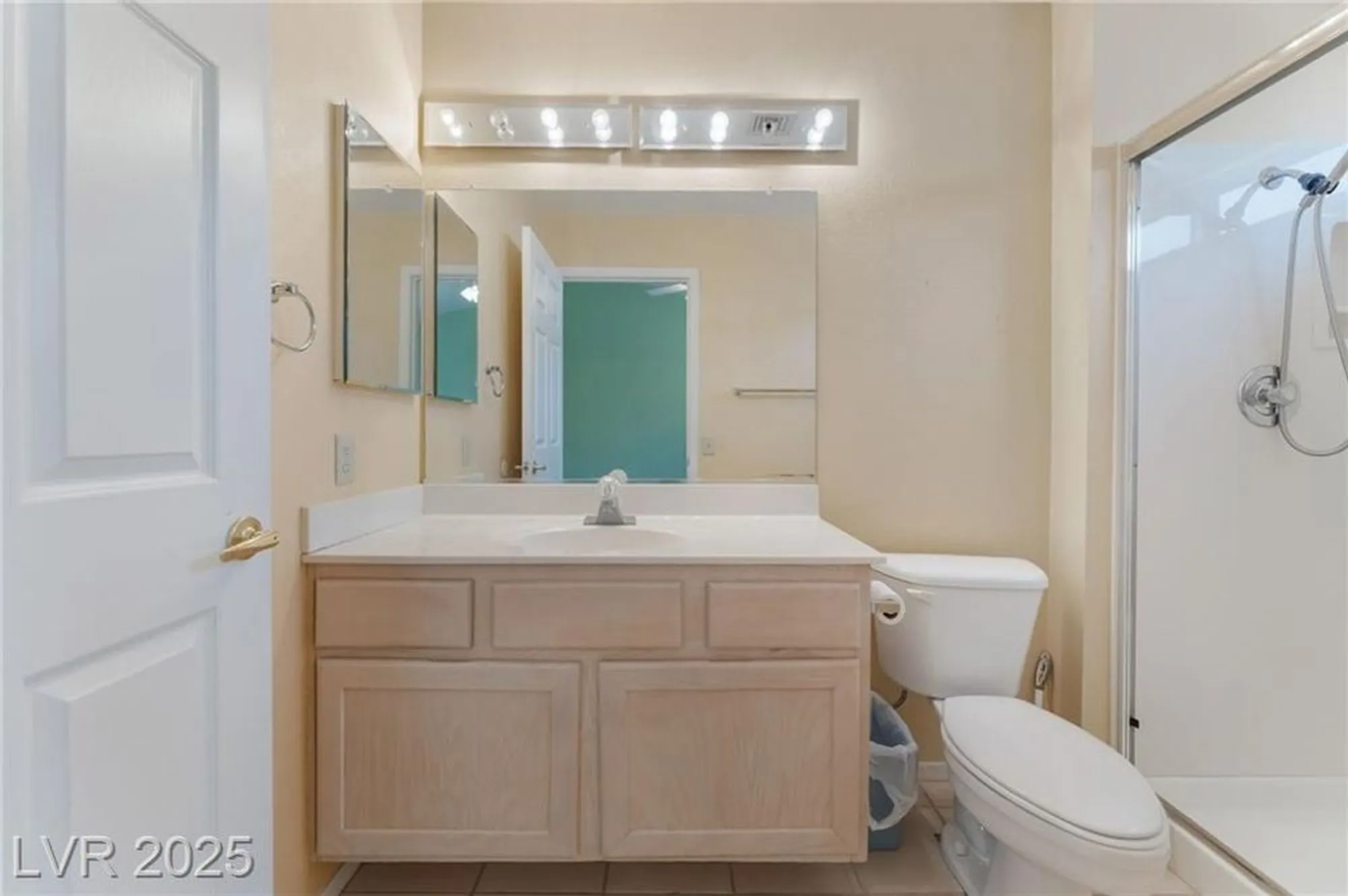Property Slideshow image 16 of 31 | 2601 desert sands dr, Las Vegas, NV, 89134