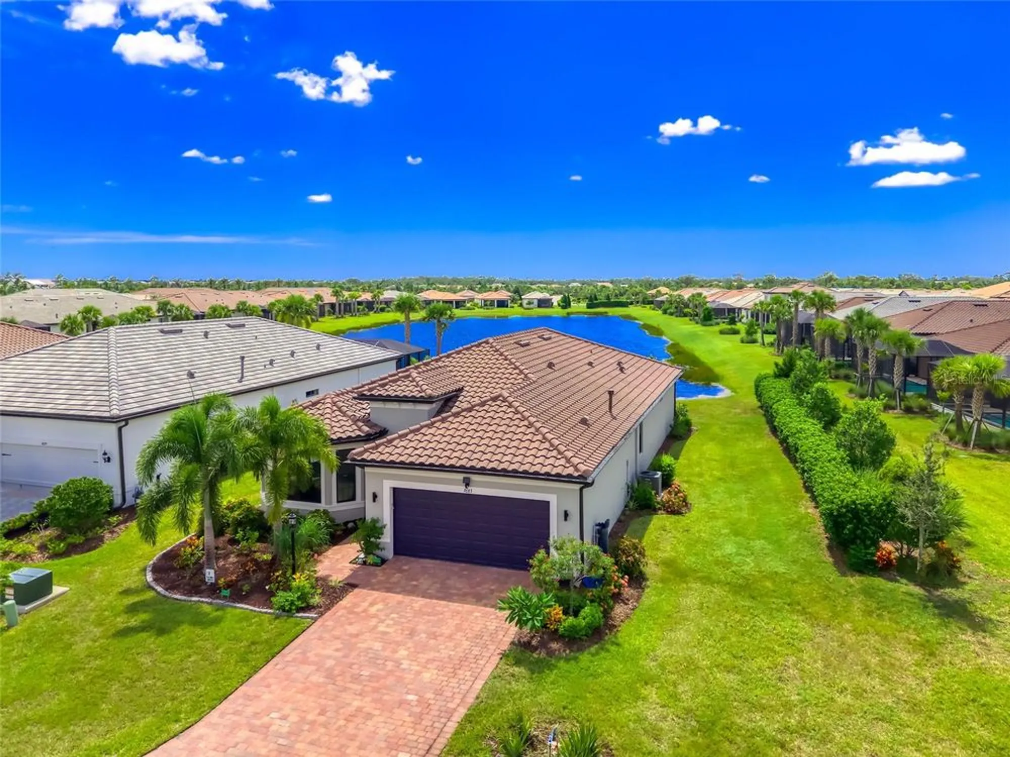 Property Slideshow image 4 of 84 | 7683 summerland cv, Lakewood Ranch, FL, 34202