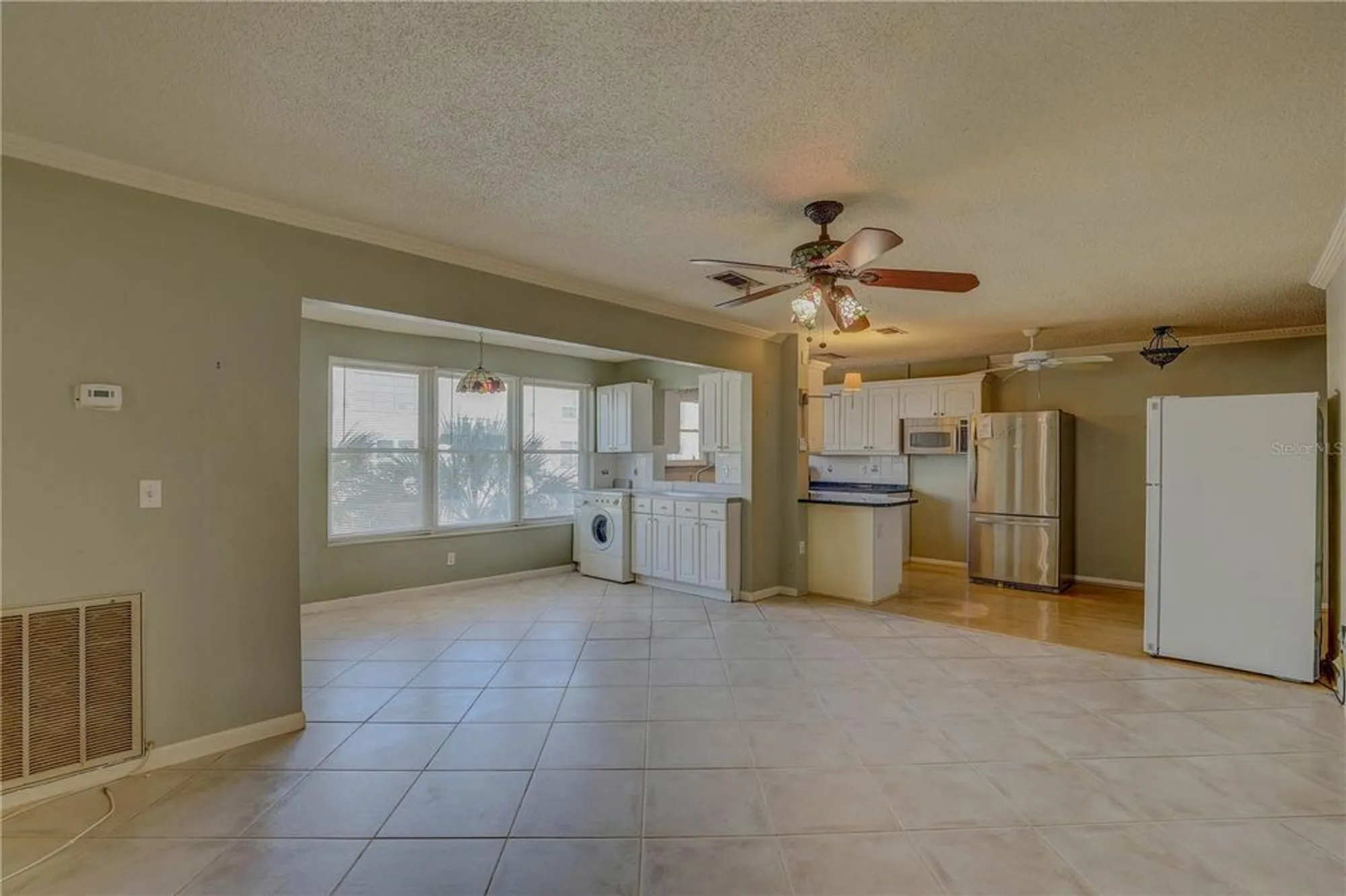 Property Slideshow image 12 of 41 | 5501 80th st n unit 406, Saint Petersburg, FL, 33709