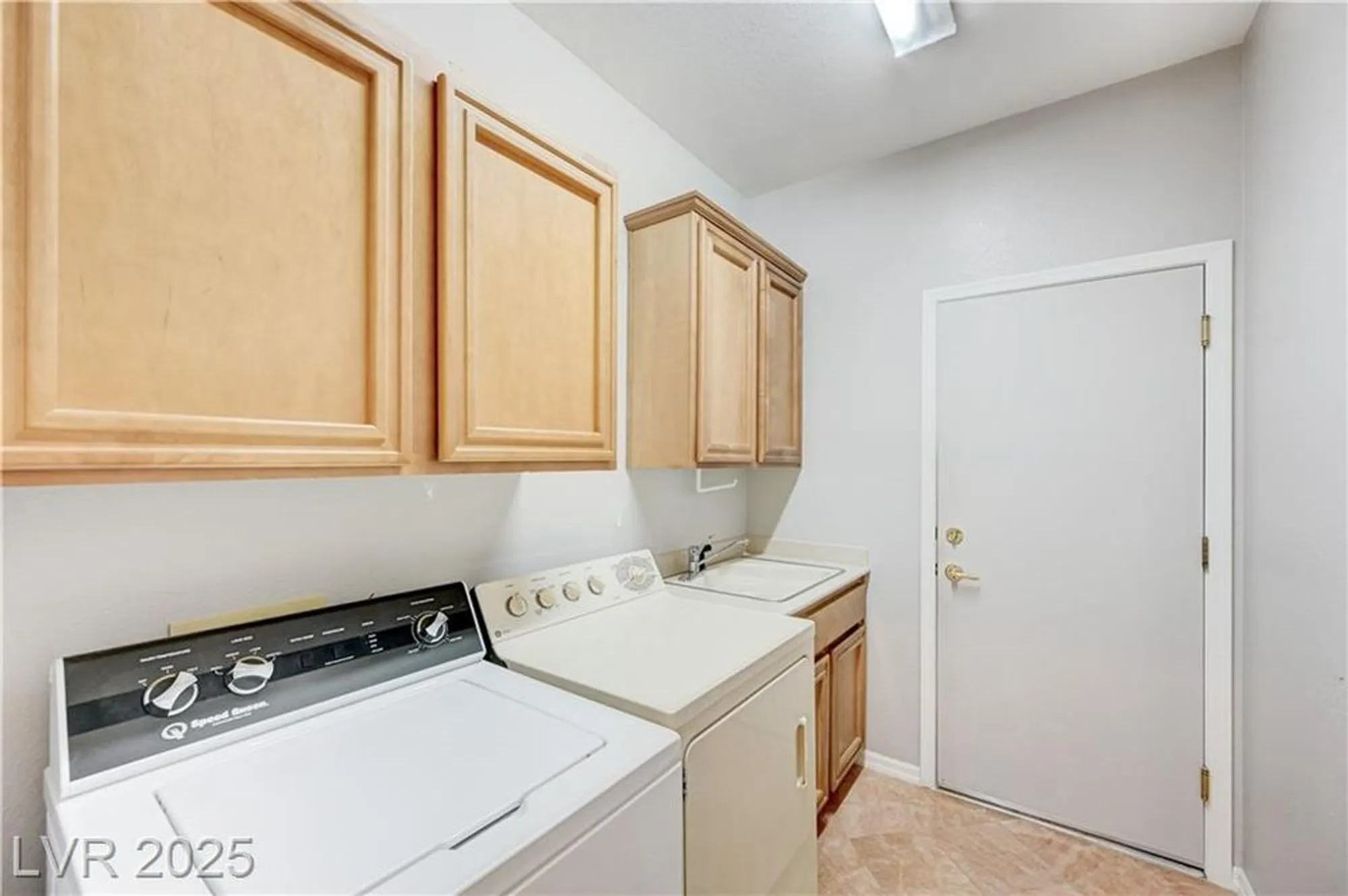Property Slideshow image 34 of 41 | 2738 grand forks rd, Henderson, NV, 89052