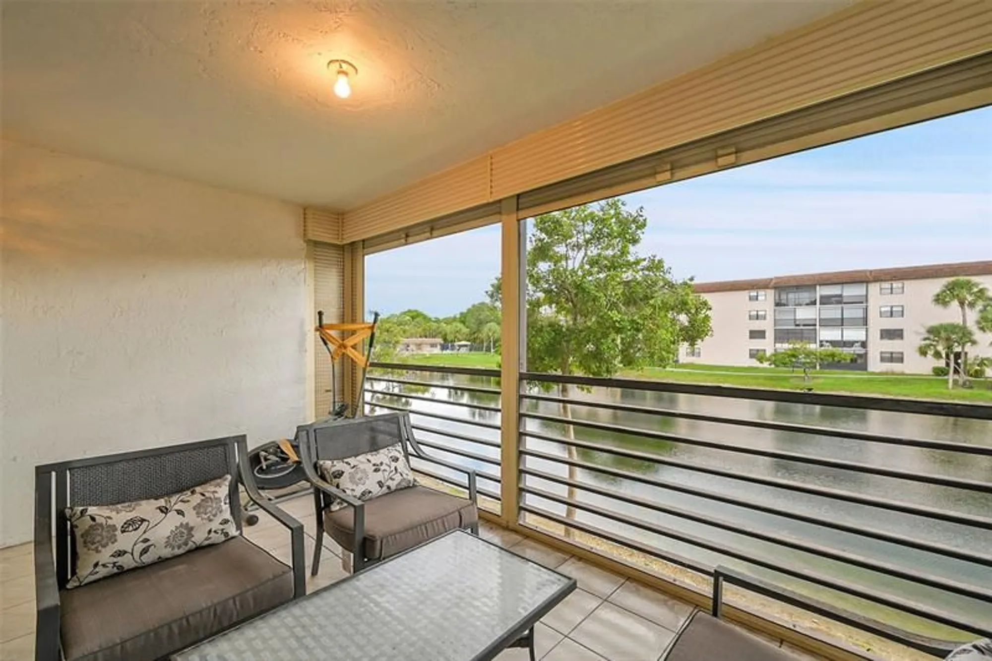 Property Slideshow image 33 of 64 | 4940 e sabal palm blvd apt 202, Tamarac, FL, 33319