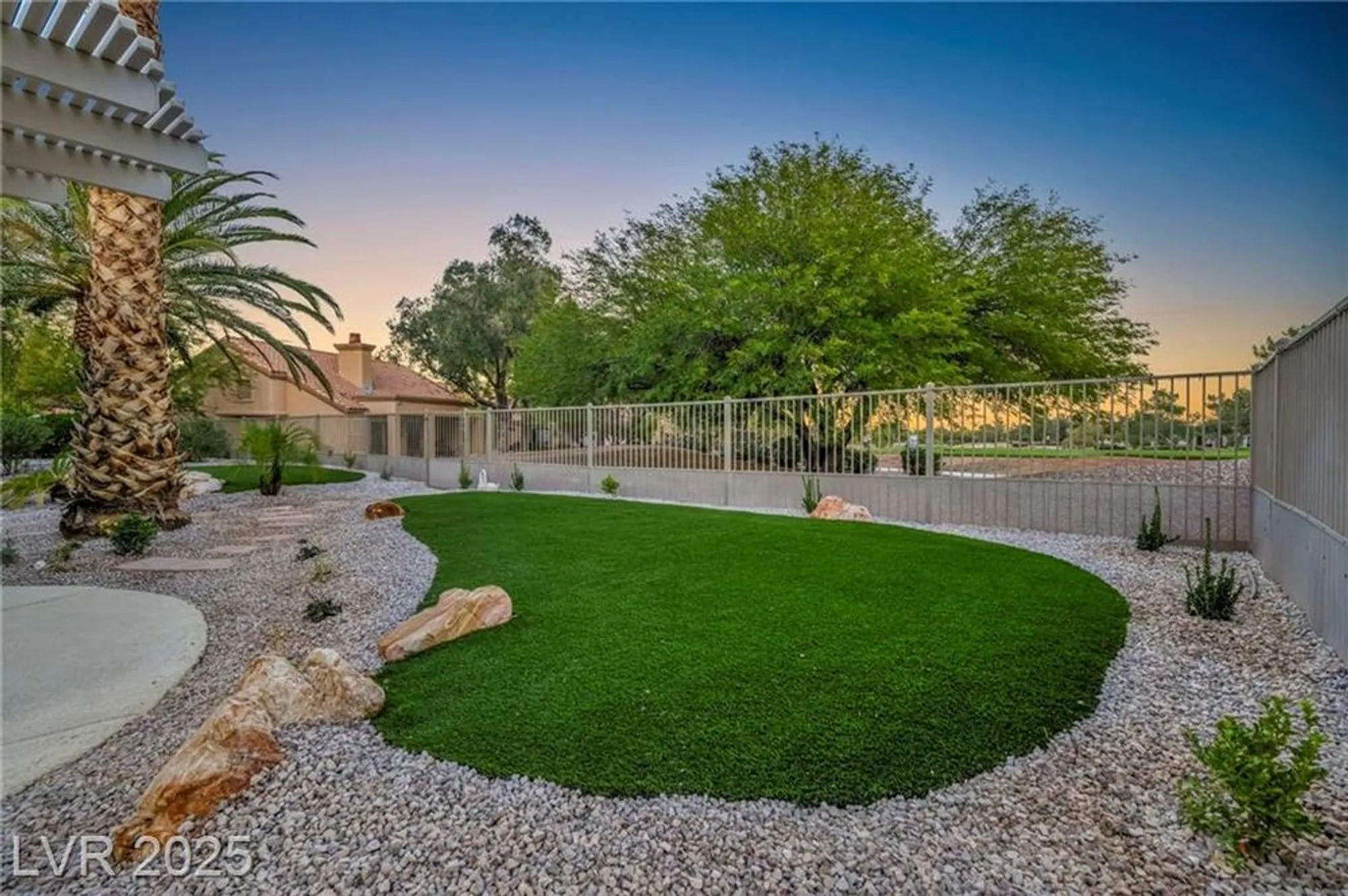 Property Slideshow image 35 of 70 | 2920 crown ridge dr, Las Vegas, NV, 89134