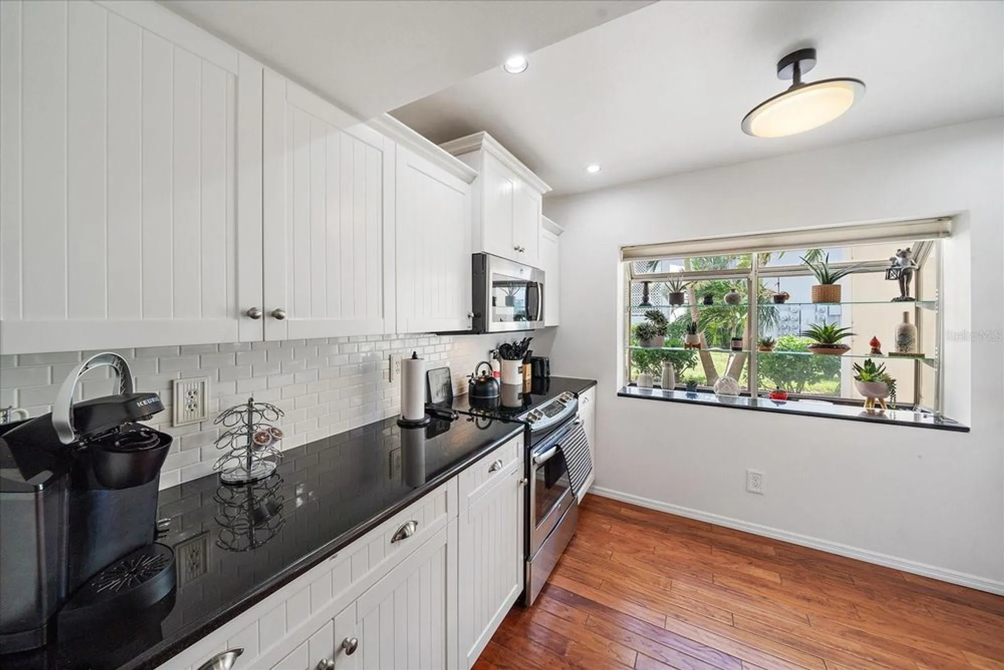 Property Slideshow image 10 of 76 | 425 cerromar ter 359, Venice, FL, 34293