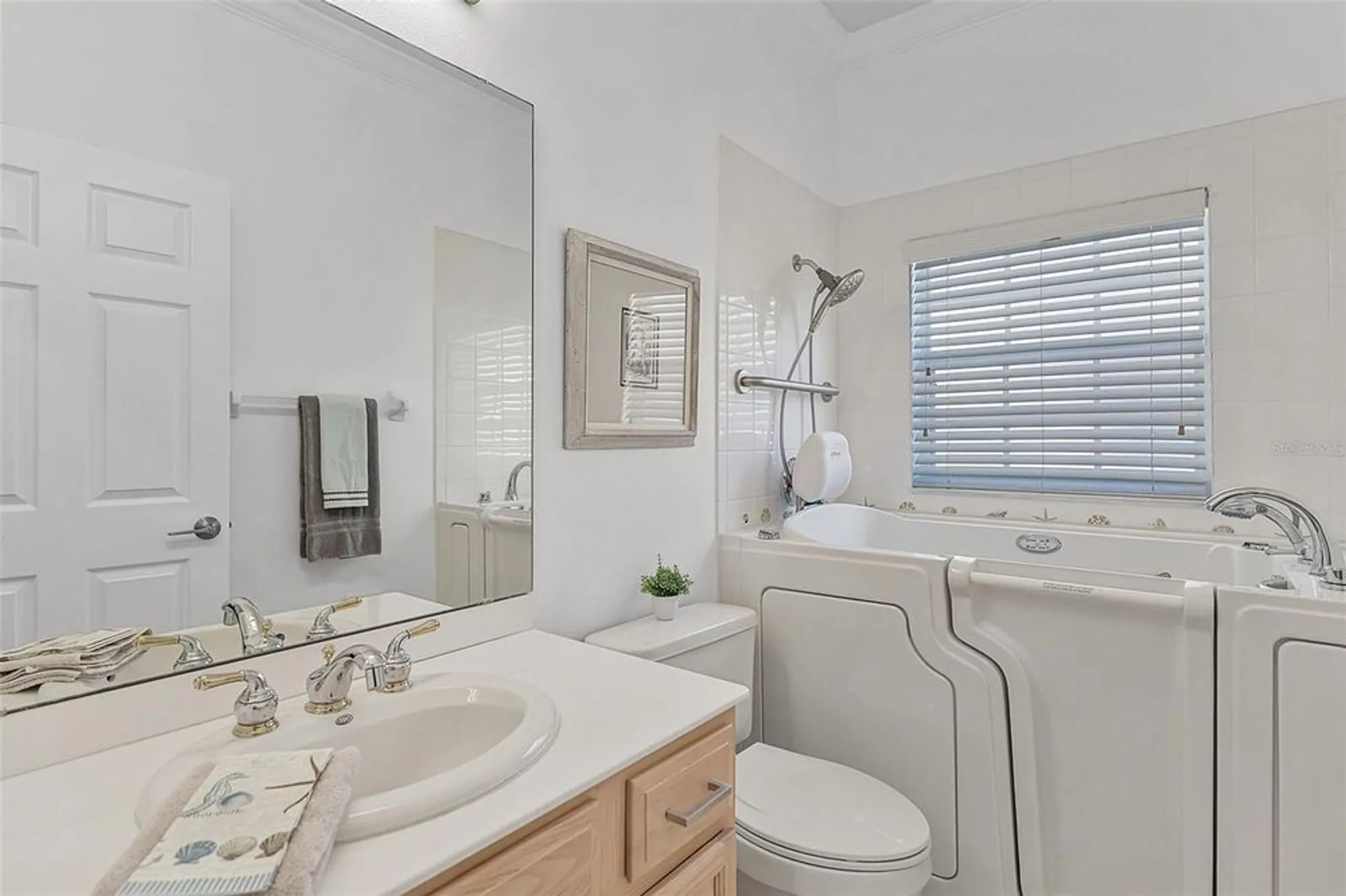 Property Slideshow image 32 of 89 | 917 shorehaven dr, Poinciana, FL, 34759