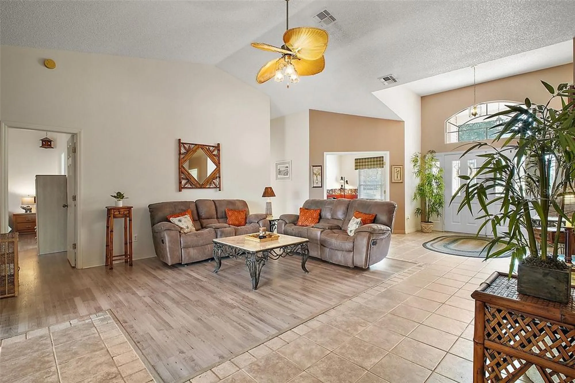 Property Slideshow image 12 of 36 | 25129 riverwalk dr, Leesburg, FL, 34748
