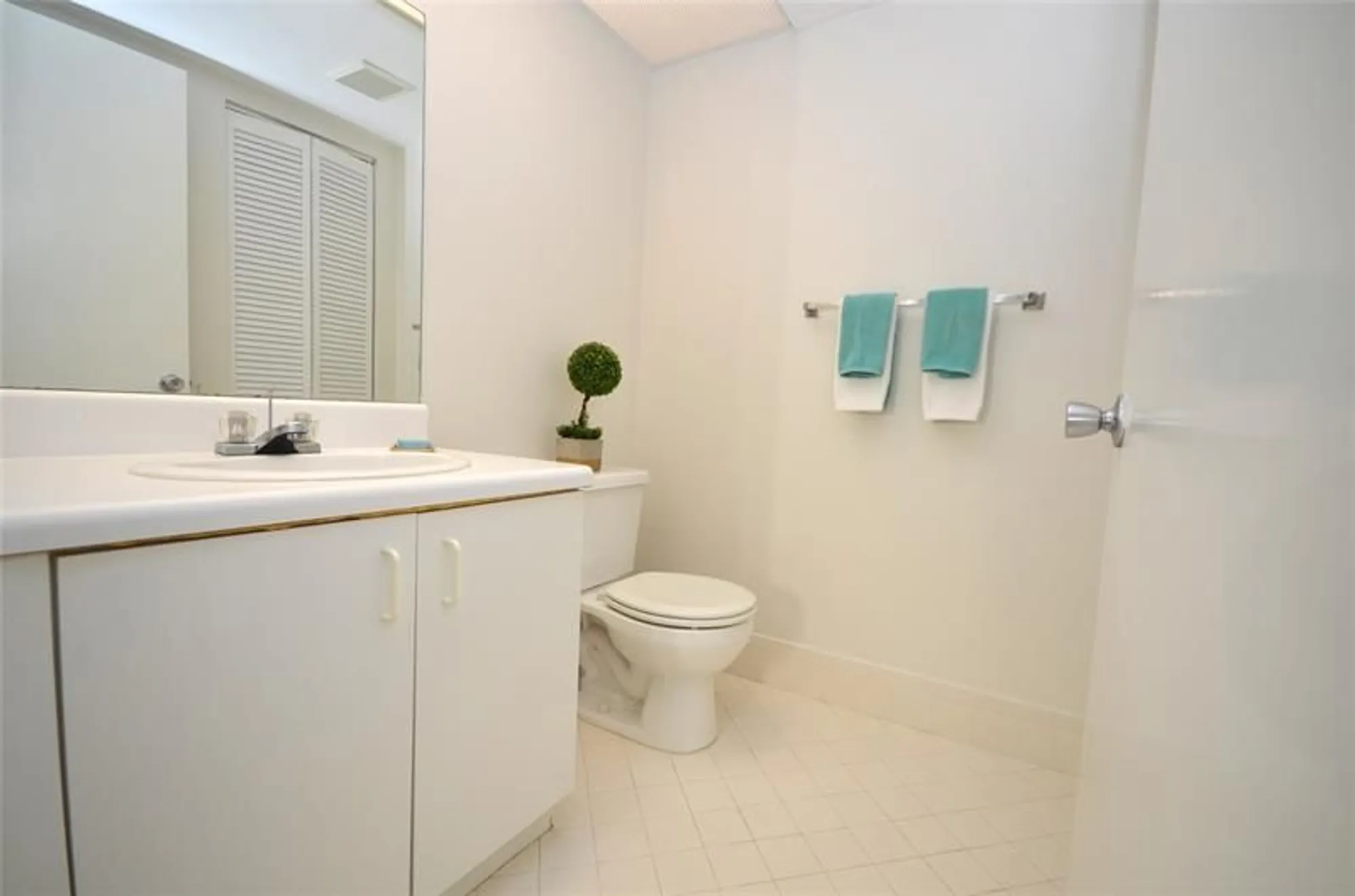 Property Slideshow image 11 of 21 | 801 sw 138th ave e402, Pembroke Pines, FL, 33027