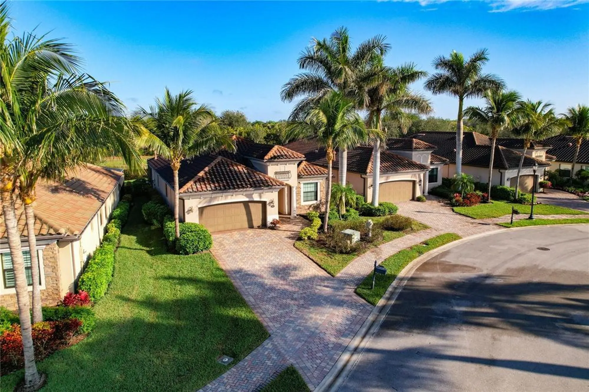 Property Slideshow image 7 of 61 | 2902 aviamar cir, Naples, FL, 34114
