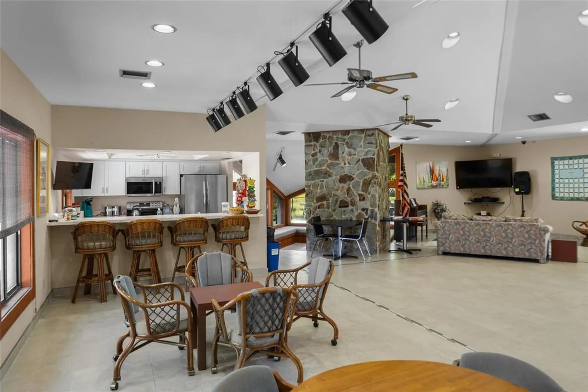 Property Slideshow image 42 of 50 | 6061 fairway ln 1411, Bradenton, FL, 34210