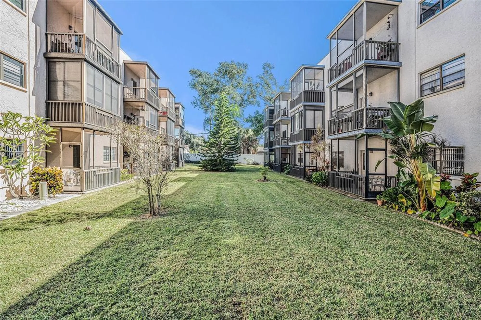 Property Slideshow image 25 of 35 | 5971 terrace park dr n unit 307, St Petersburg, FL, 33709