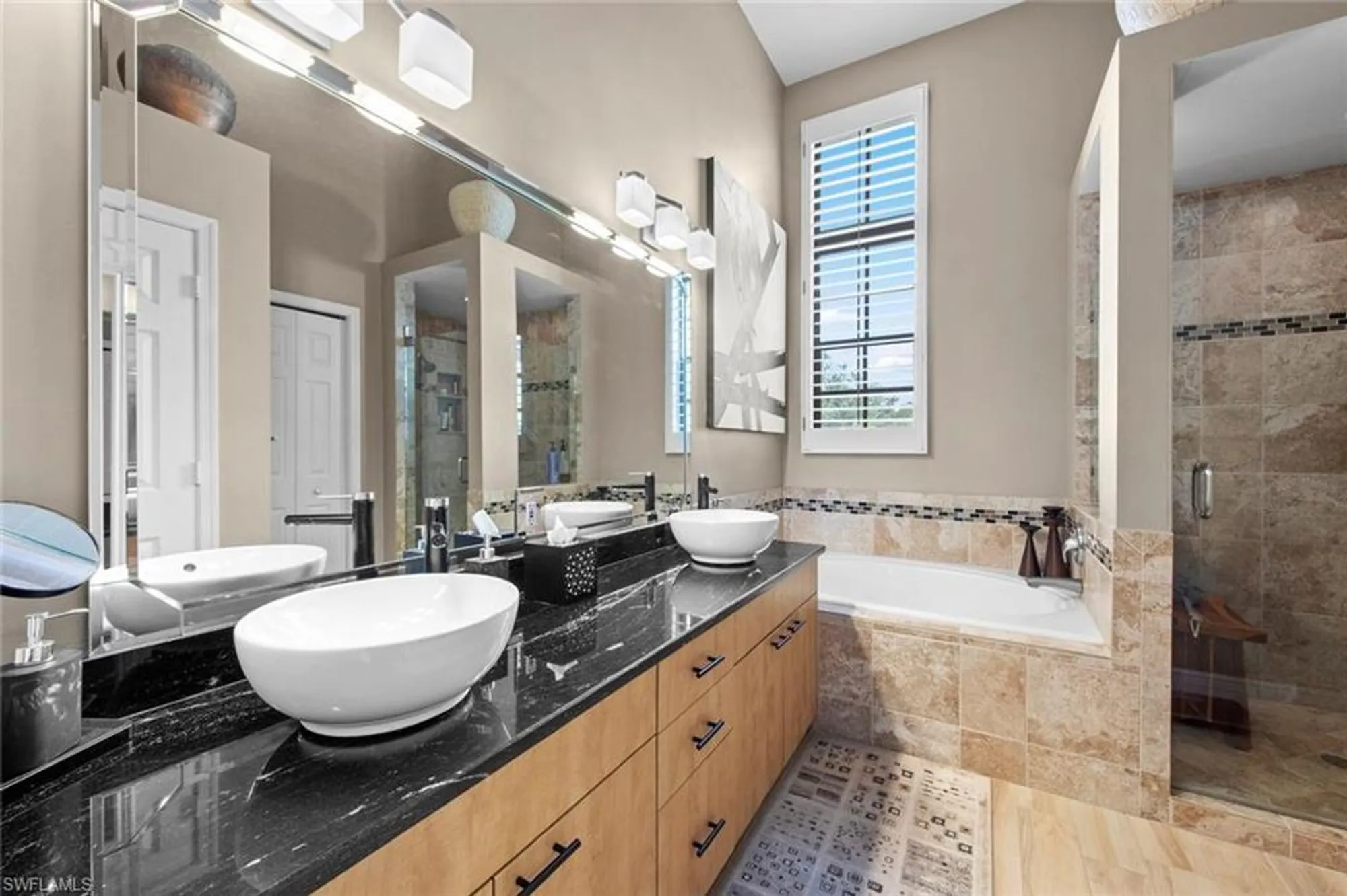 Property Slideshow image 25 of 40 | 27031 oakwood lake dr 201, Bonita Springs, FL, 34134