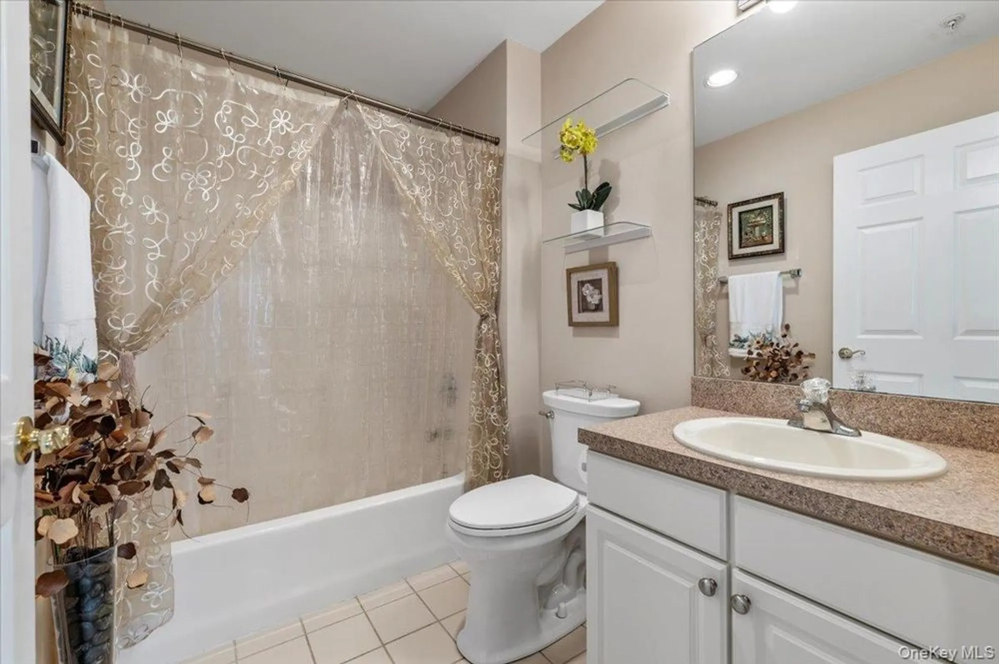 Property Slideshow image 17 of 27 | 108 joseph ln, Dix Hills, NY, 11746
