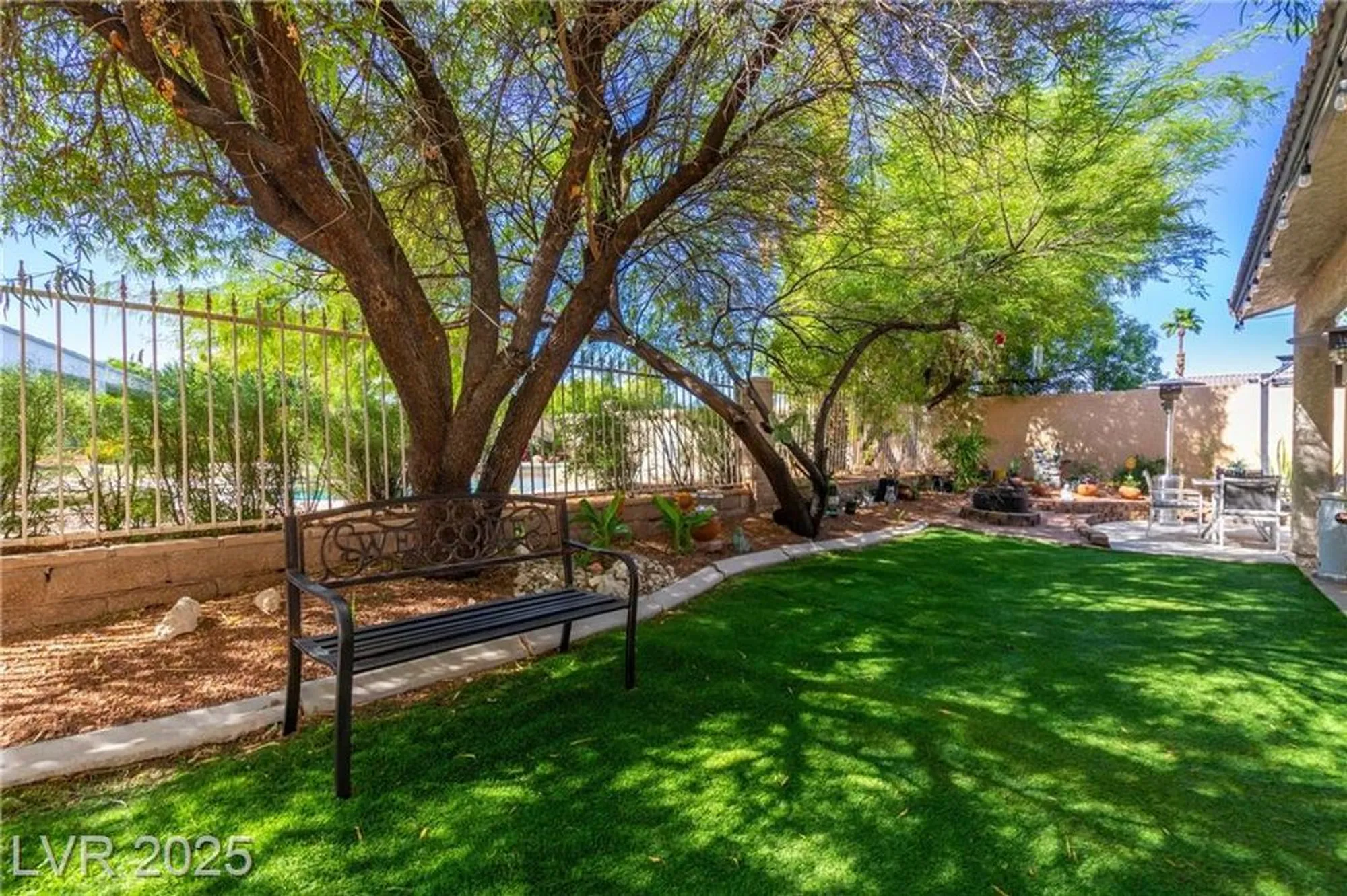 Property Slideshow image 36 of 47 | 5553 singing hills dr, Las Vegas, NV, 89130