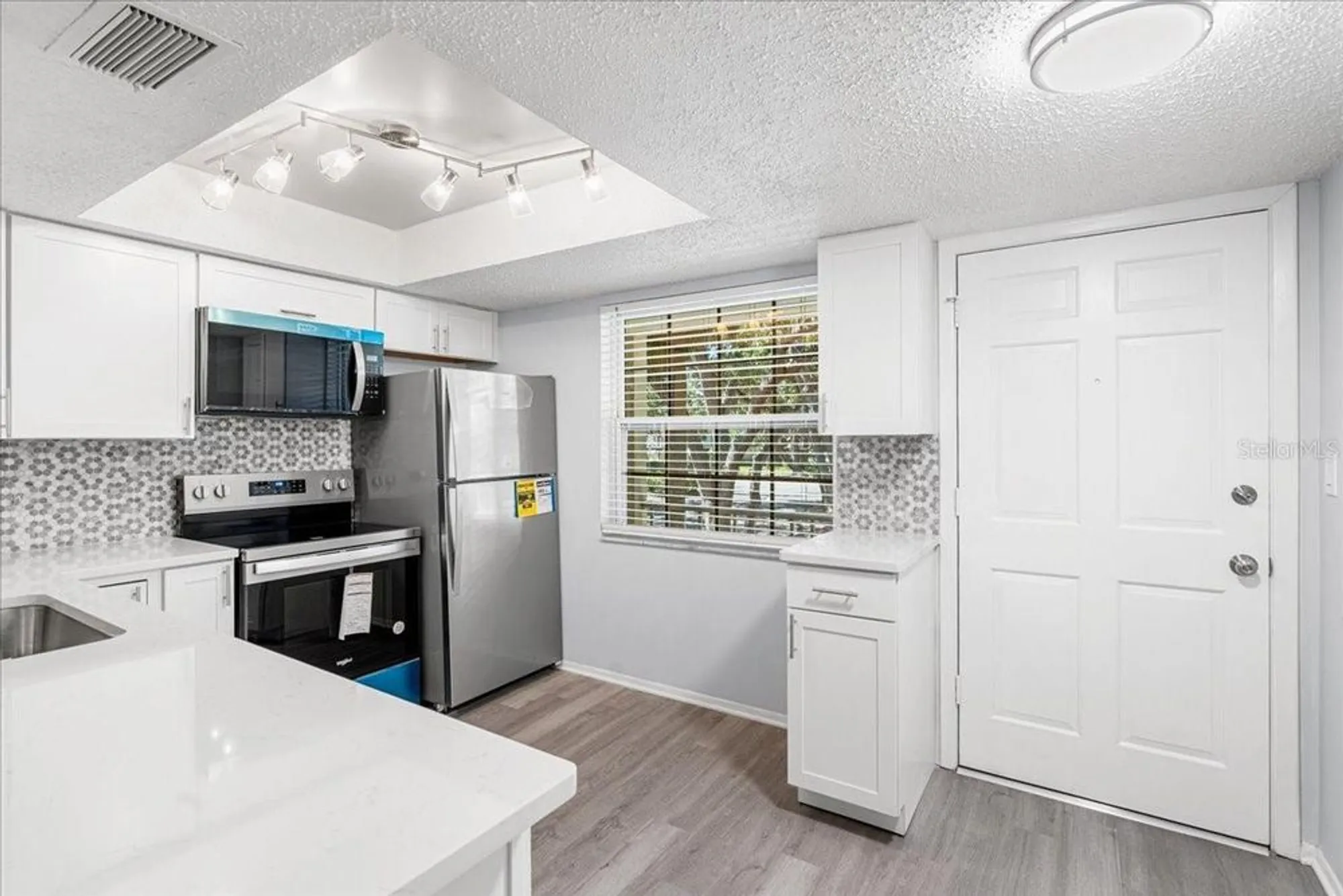 Property Slideshow image 8 of 37 | 821 patricia ave 202, Dunedin, FL, 34698