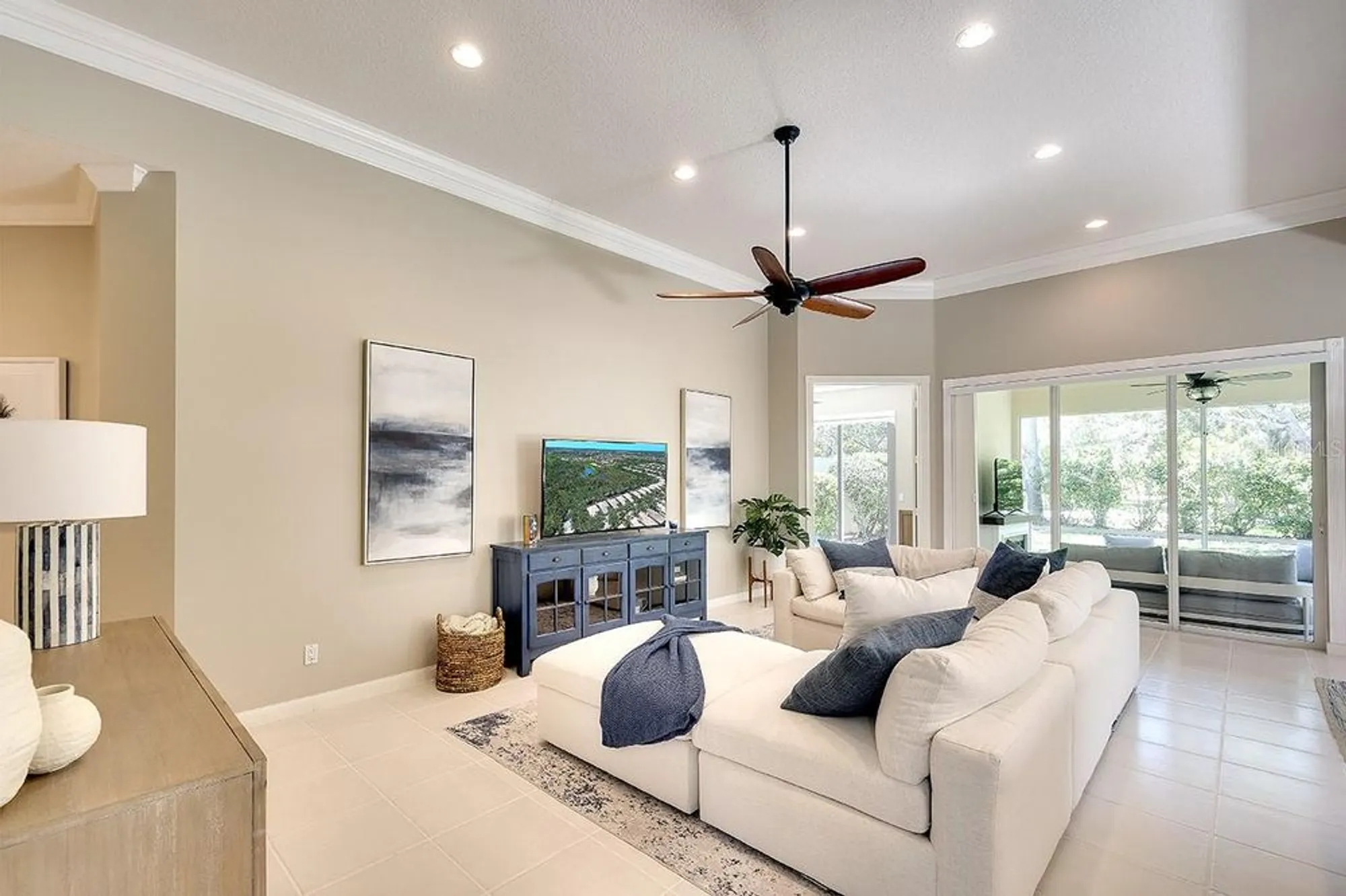 Property Slideshow image 14 of 50 | 5877 ferrara dr, Sarasota, FL, 34238
