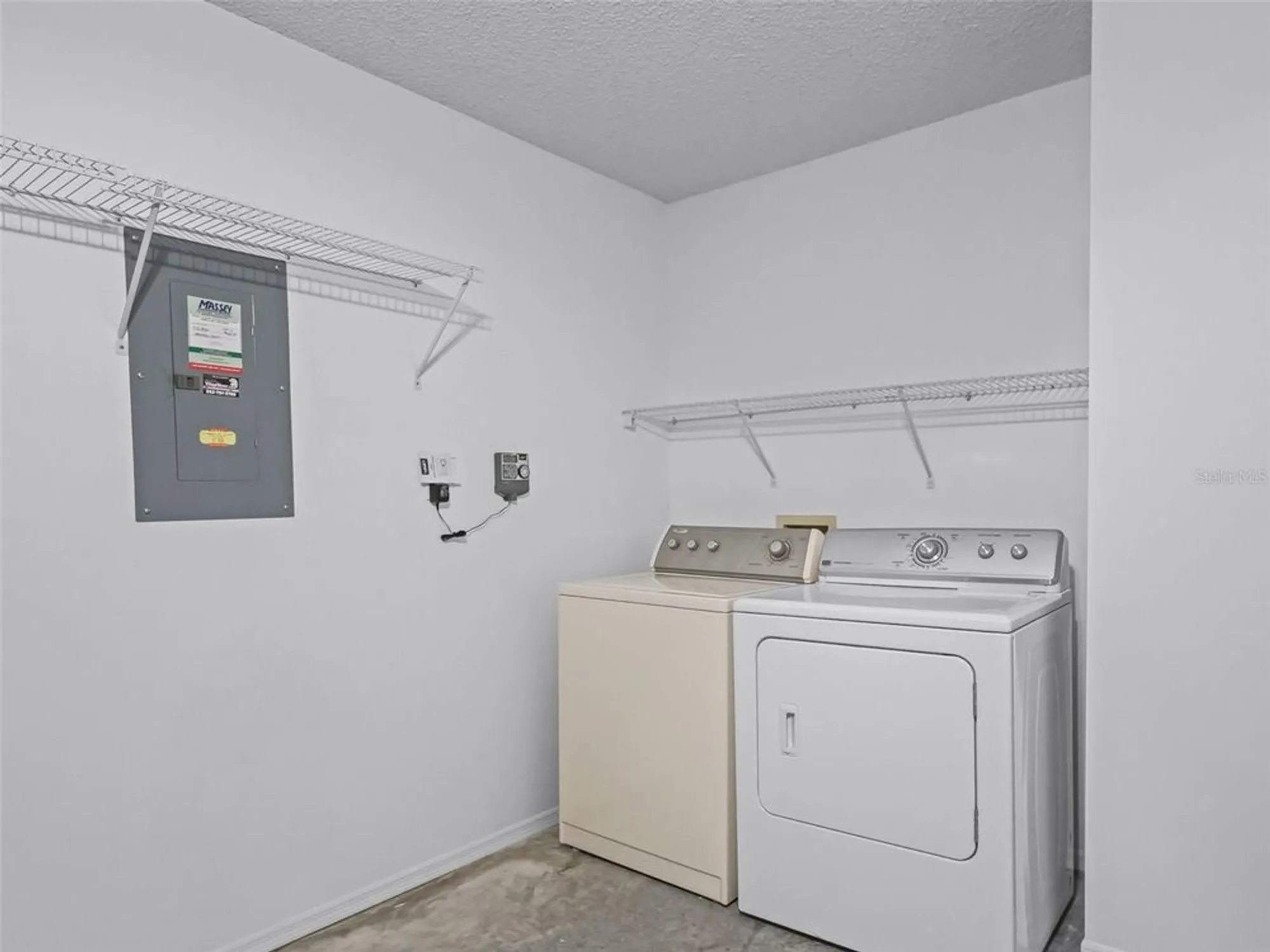 Property Slideshow image 24 of 25 | 220 estrada pl, The Villages, FL, 32159