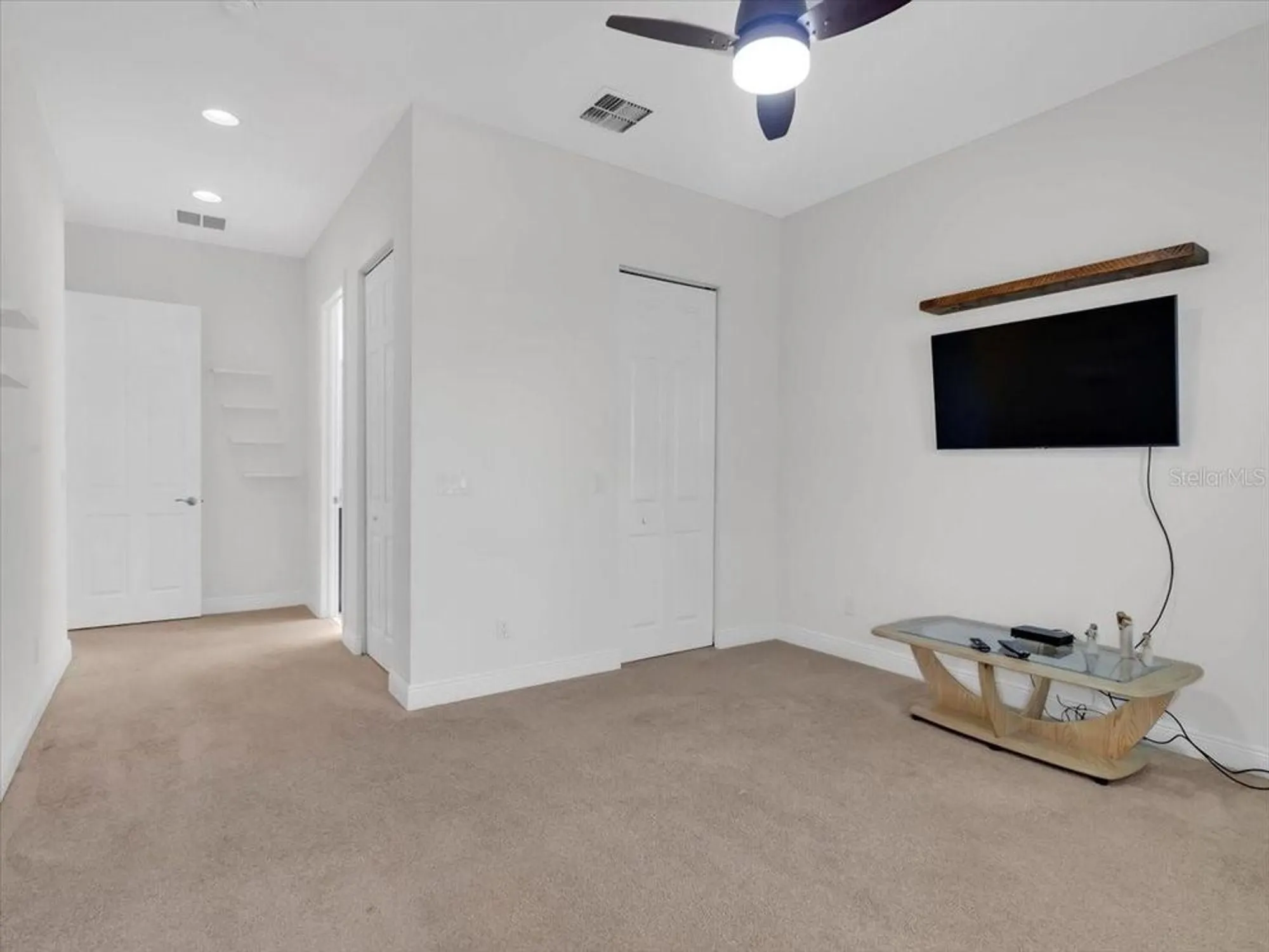 Property Slideshow image 42 of 76 | 16308 garnet glen pl, Wimauma, FL, 33598