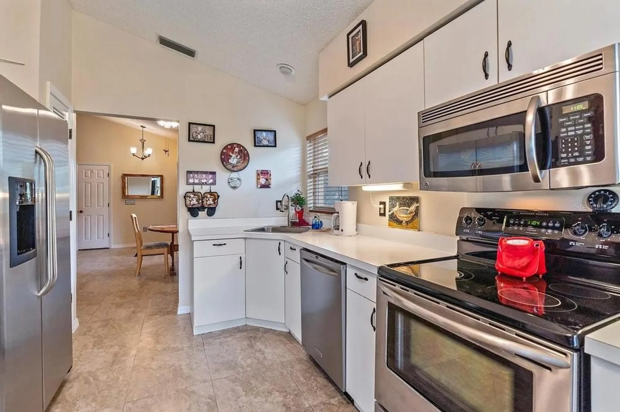 Property Slideshow image 22 of 50 | 5508 gardens dr, Sarasota, FL, 34243